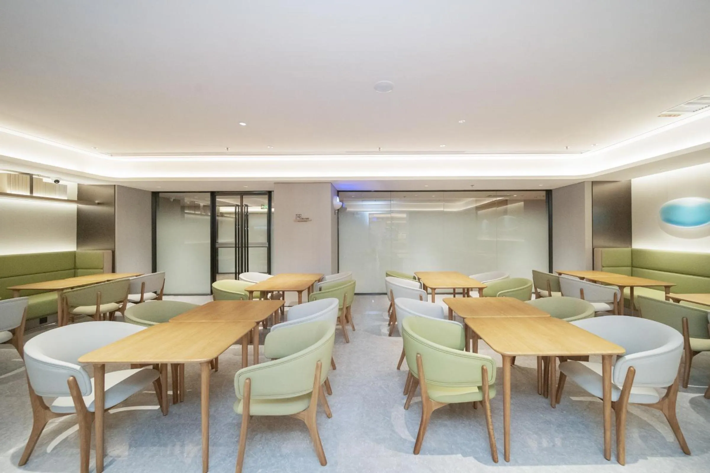 Restaurant/places to eat in JI Hotel Shenzhen Convention & Exhibition Center Gangxia Subway Station