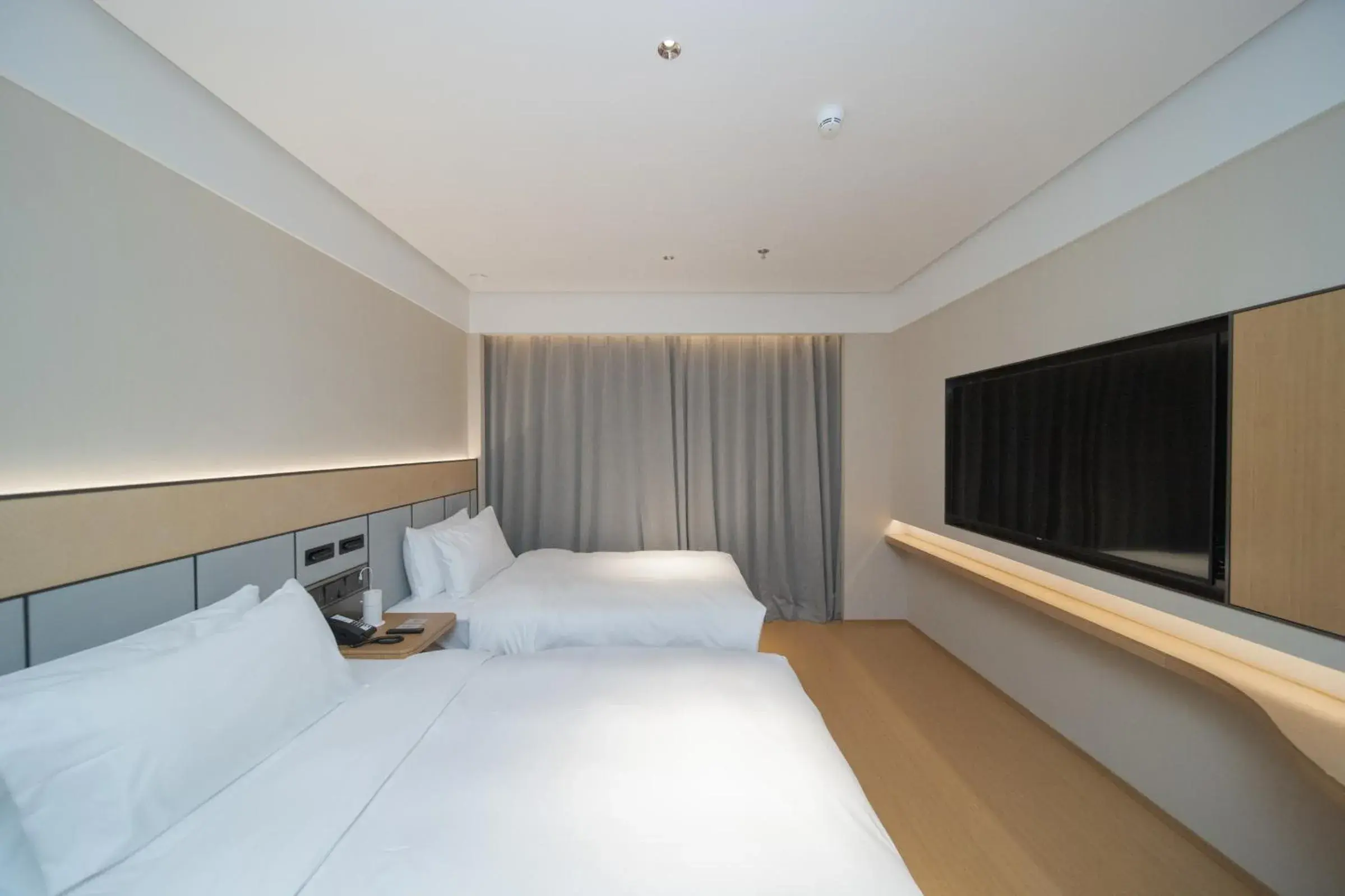 Twin Room in JI Hotel Shenzhen Convention & Exhibition Center Gangxia Subway Station Twin Room in JI Hotel Shenzhen Convention & Exhibition Center Gangxia Subway Station