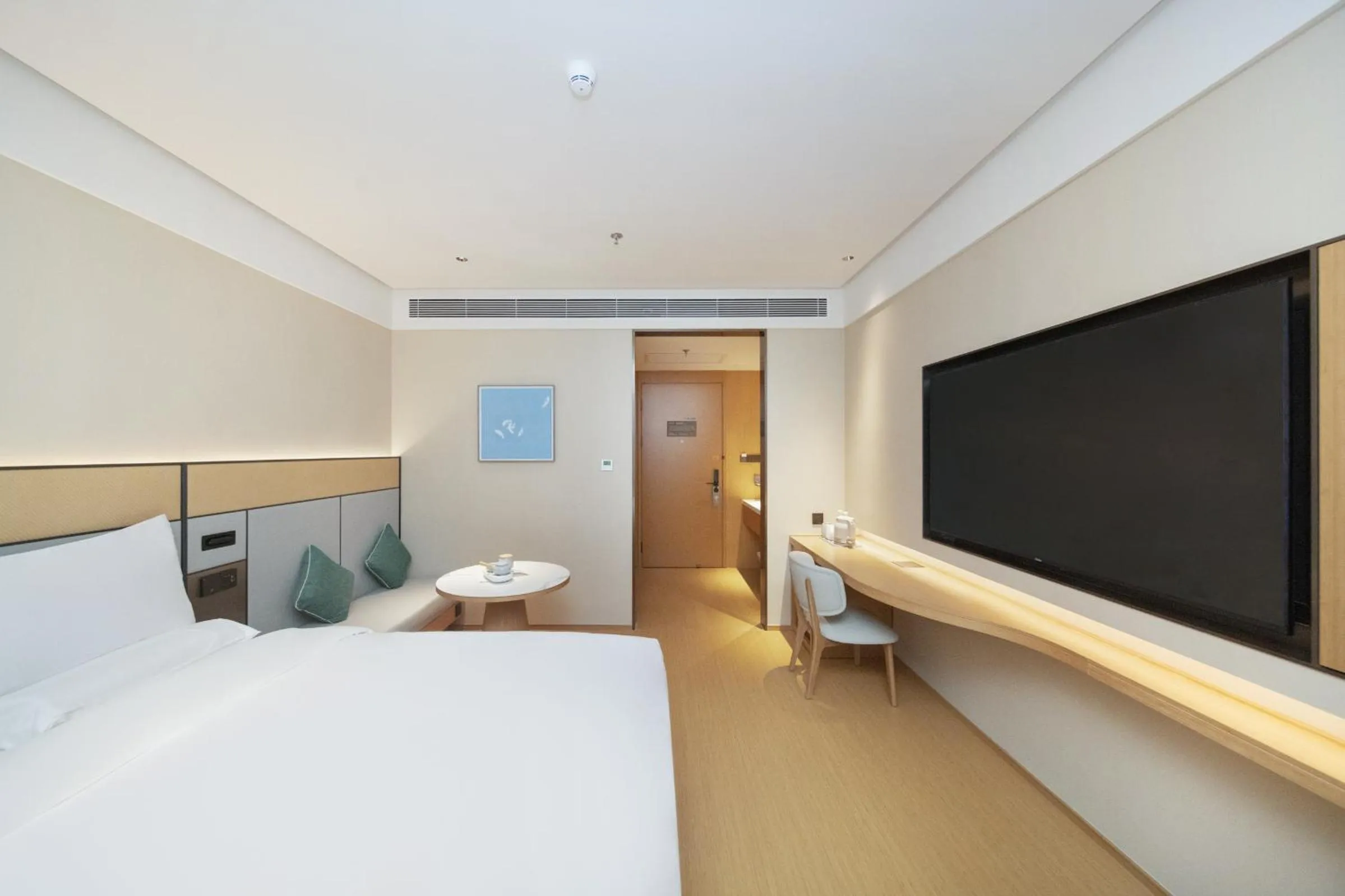 Bedroom, Bed in JI Hotel Shenzhen Convention & Exhibition Center Gangxia Subway Station