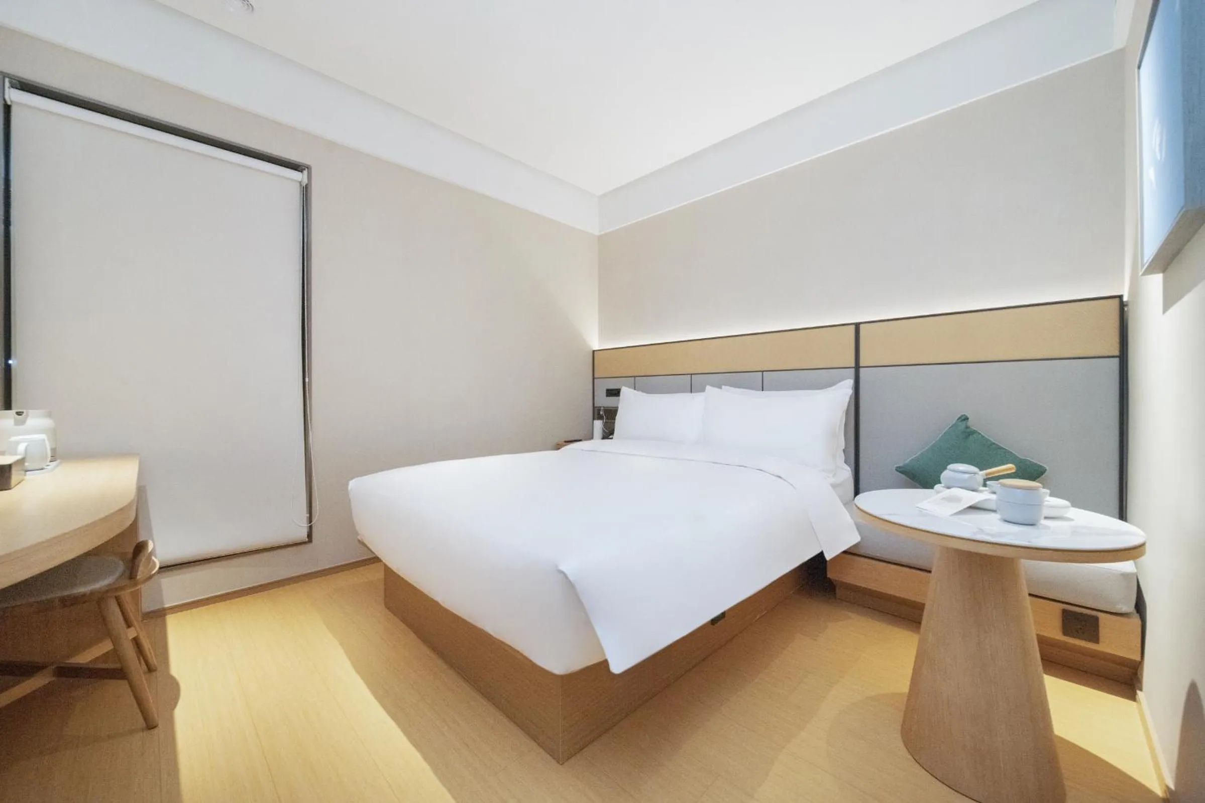 Bed in JI Hotel Shenzhen Convention & Exhibition Center Gangxia Subway Station