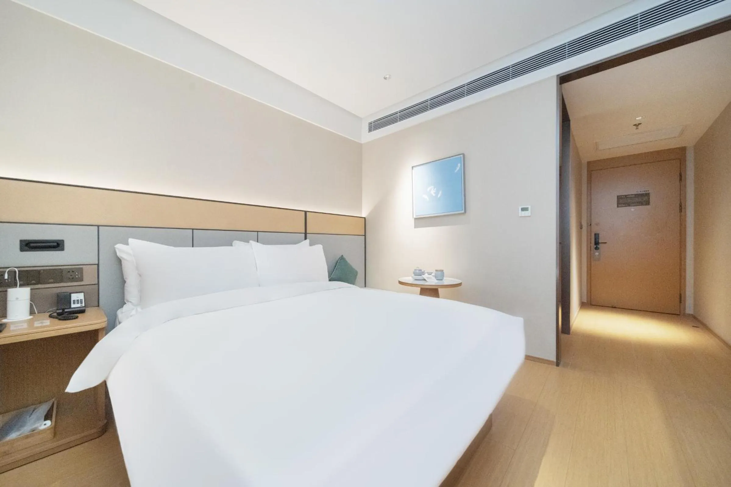 Bedroom, Bed in JI Hotel Shenzhen Convention & Exhibition Center Gangxia Subway Station