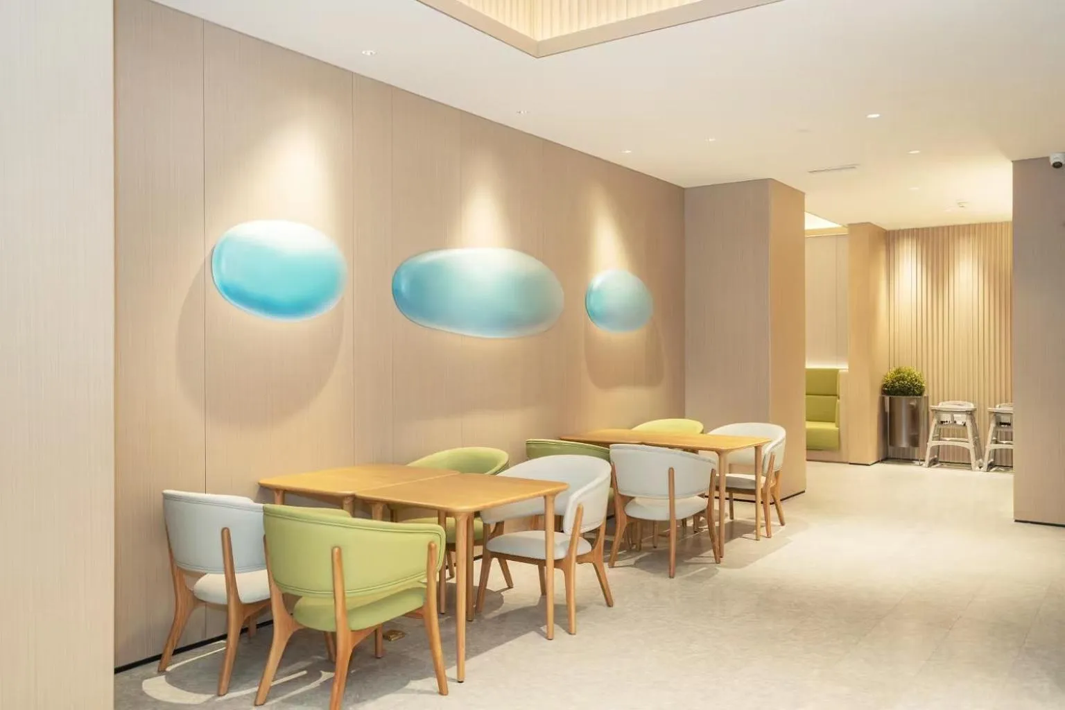 Restaurant/places to eat in JI Hotel Guangzhou Fangcun Huadiwan