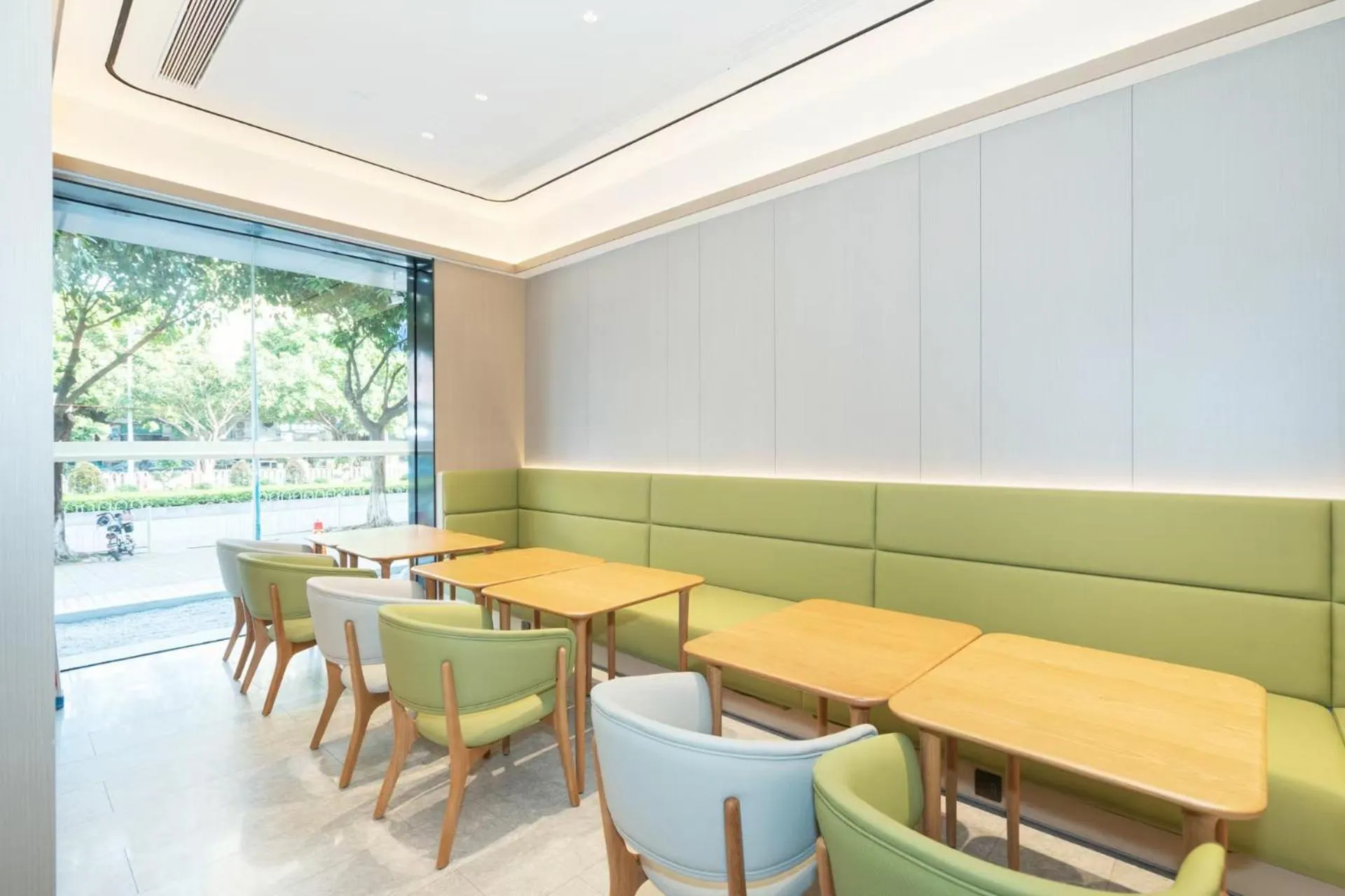 Restaurant/places to eat in JI Hotel Guangzhou Fangcun Huadiwan