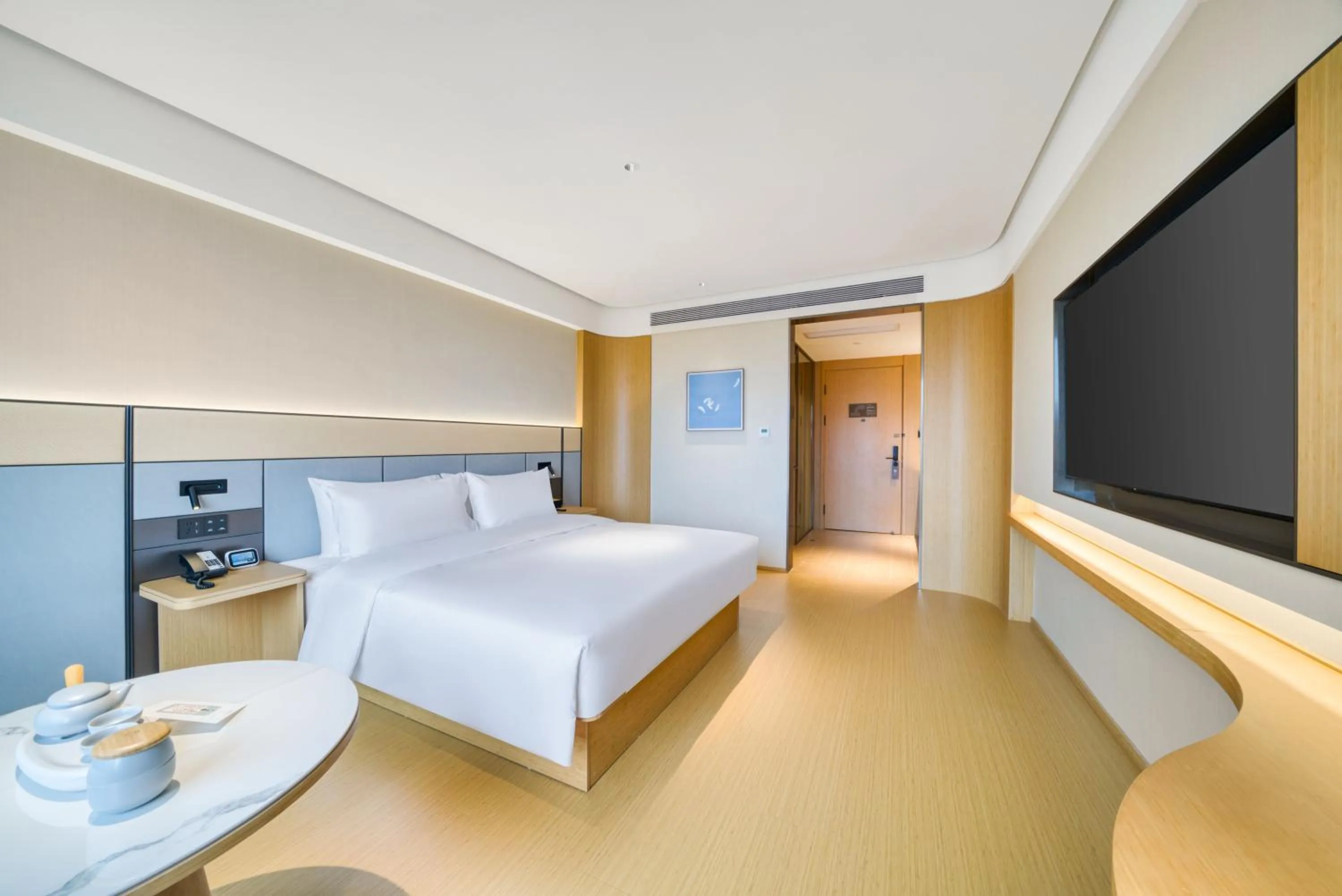 Photo of the whole room, Bed in JI Hotel Shanghai Chongming Changxing Island