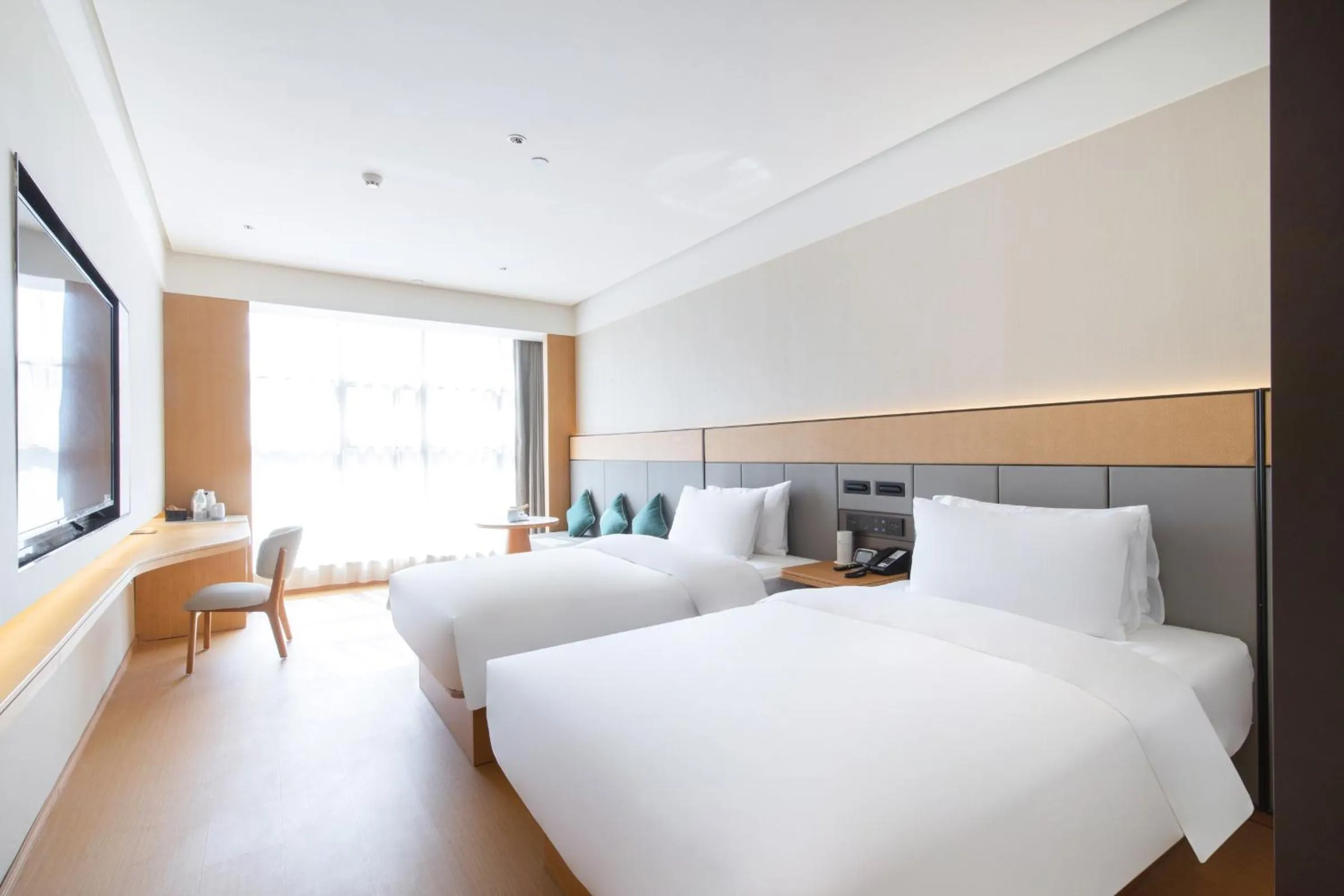 Photo of the whole room, Bed in JI Hotel Nanjing Baijia Lake 1912