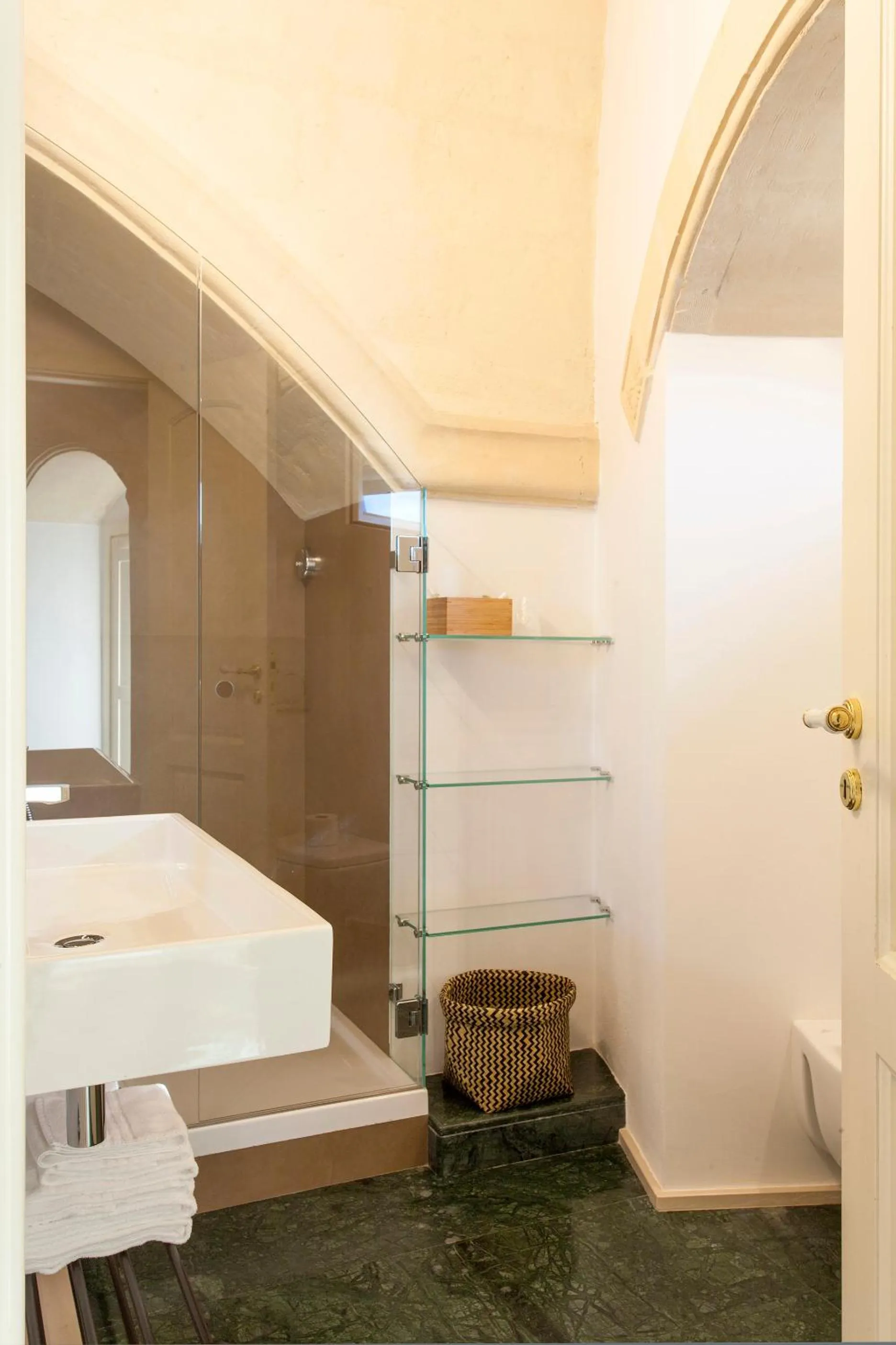 Bathroom, Bed in Casa Diva