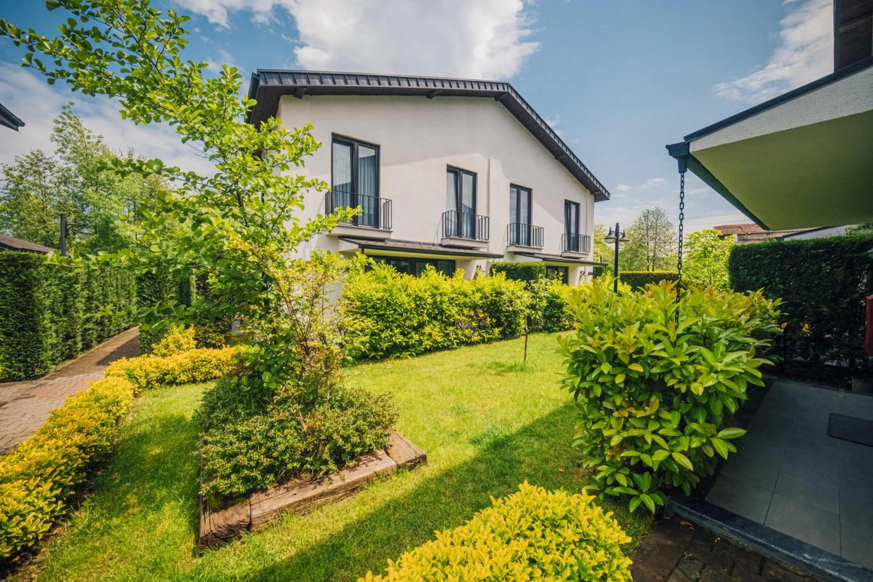 Property building in Sapanca Cayir Cimen Otel