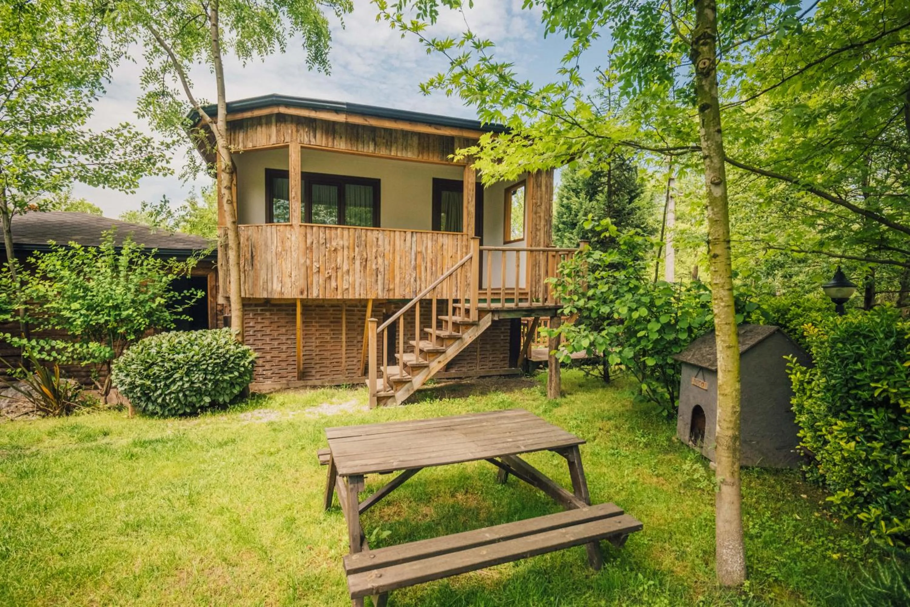 Property building in Sapanca Cayir Cimen Otel