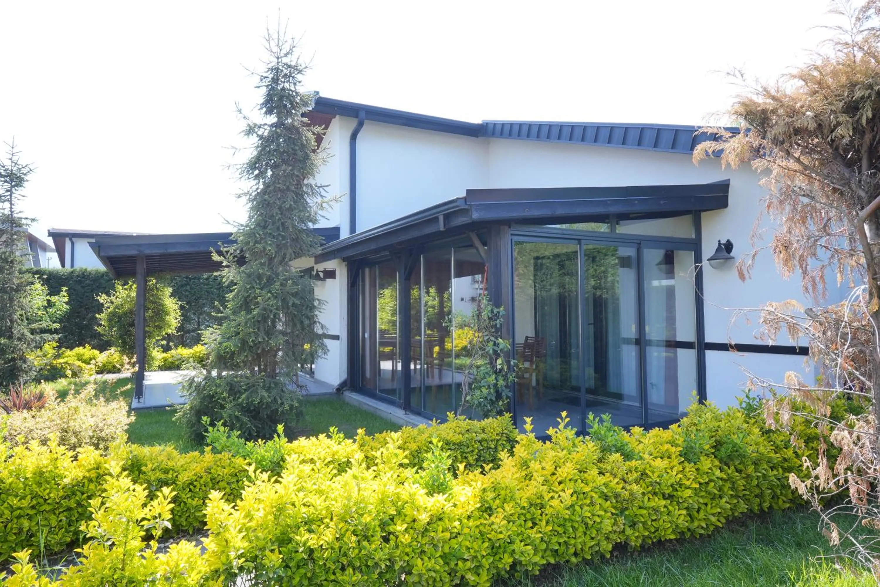 Property building in Sapanca Cayir Cimen Otel