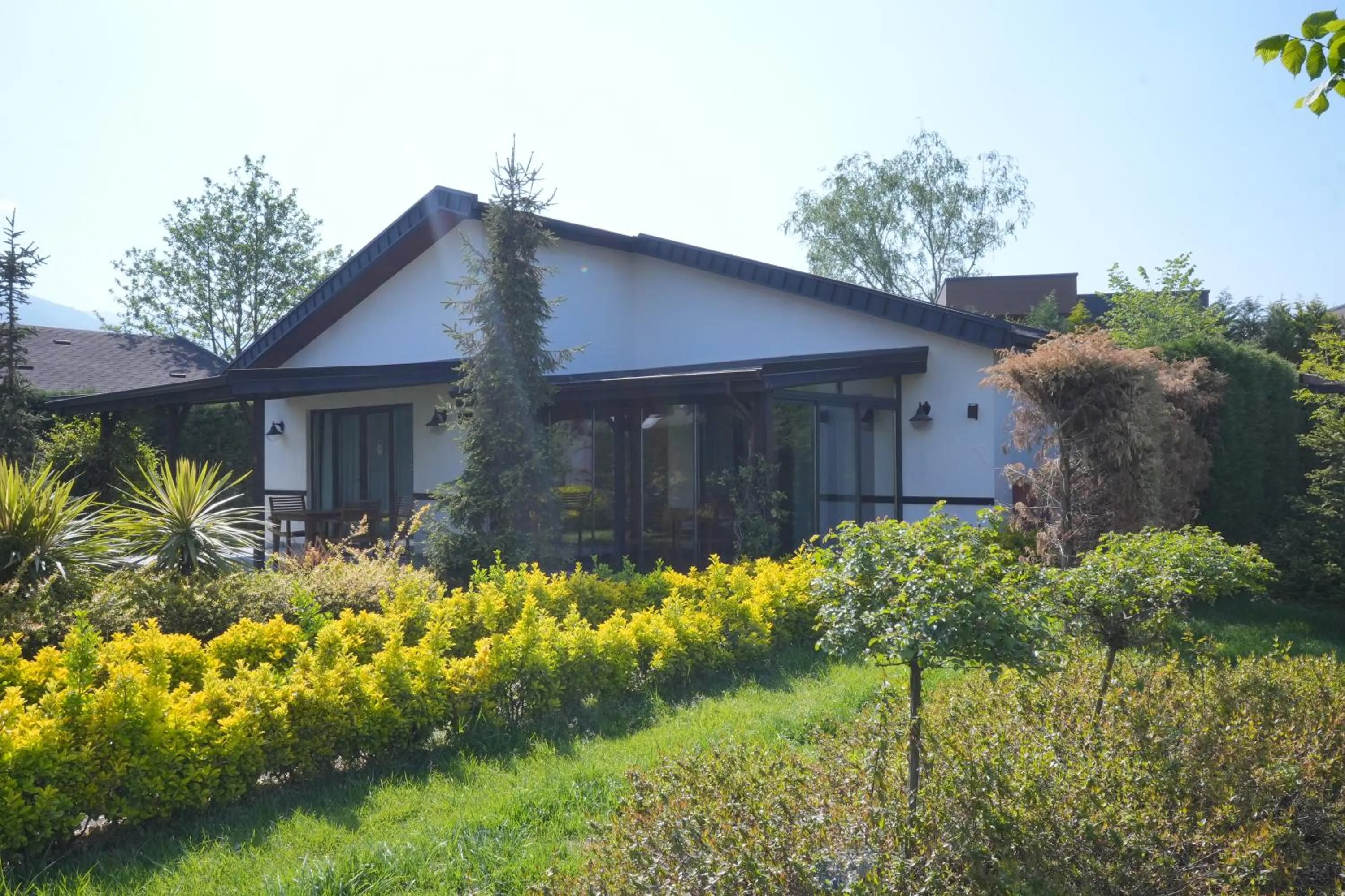 Property building in Sapanca Cayir Cimen Otel