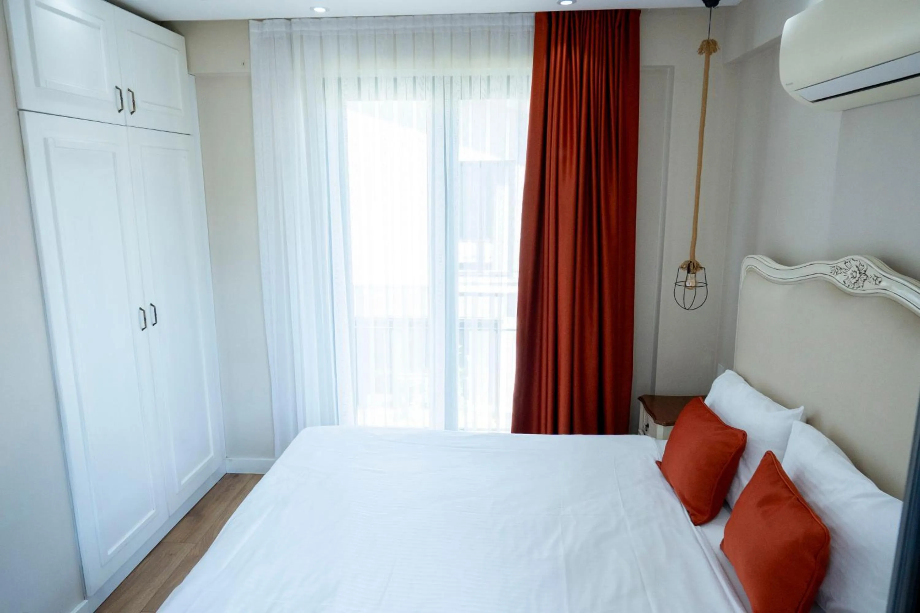 Photo of the whole room, Bed in Sapanca Cayir Cimen Otel