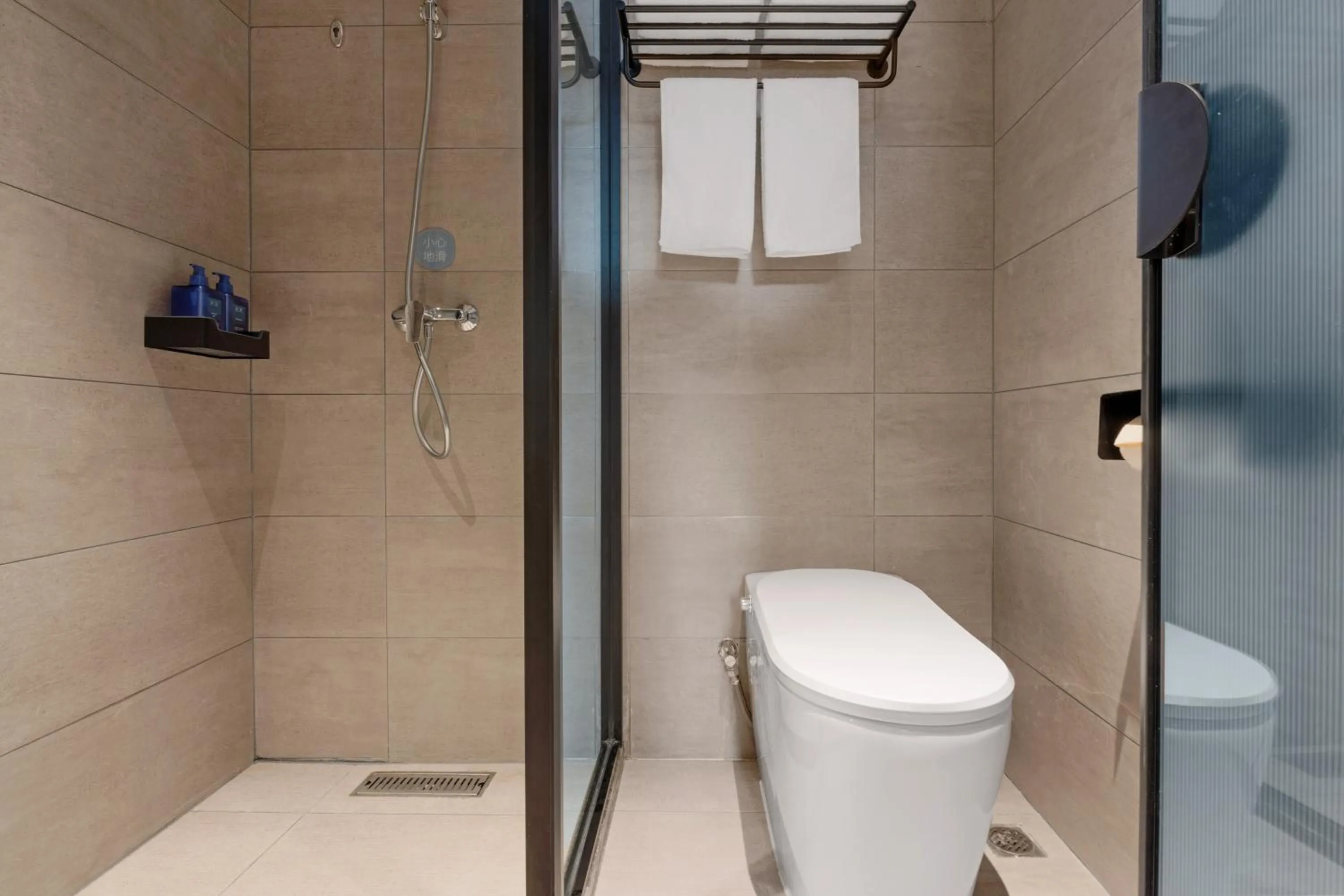 Toilet in Hanting Hotel Chongqing Lianglukou Caiyuanba