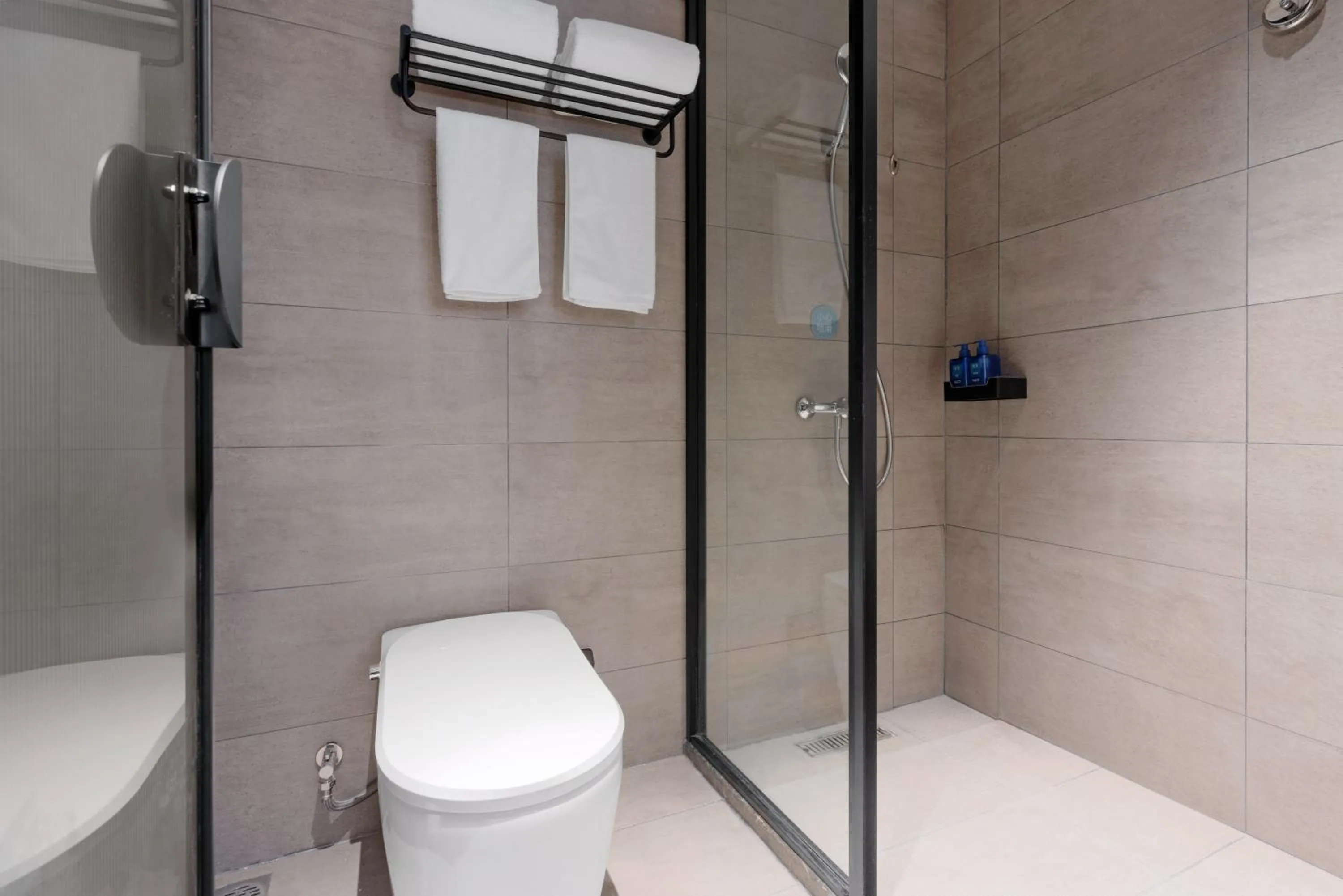 Toilet in Hanting Hotel Chongqing Lianglukou Caiyuanba