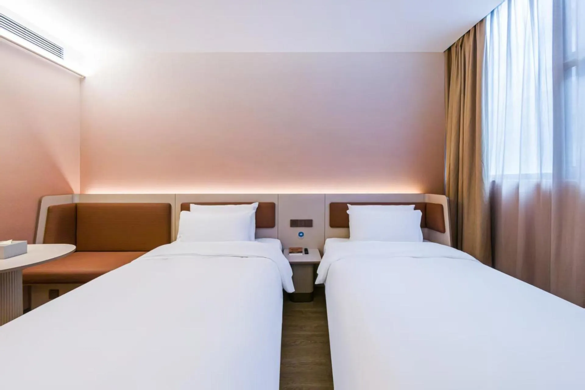 Bed in Hanting Hotel Shanghai Pudong Airport Shixin Road
