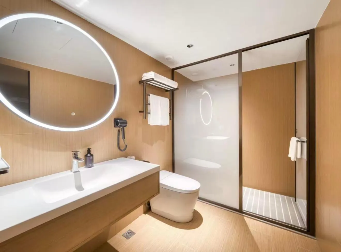 Shower in JI Hotel Shanghai Pudong Airport Chuansha Road