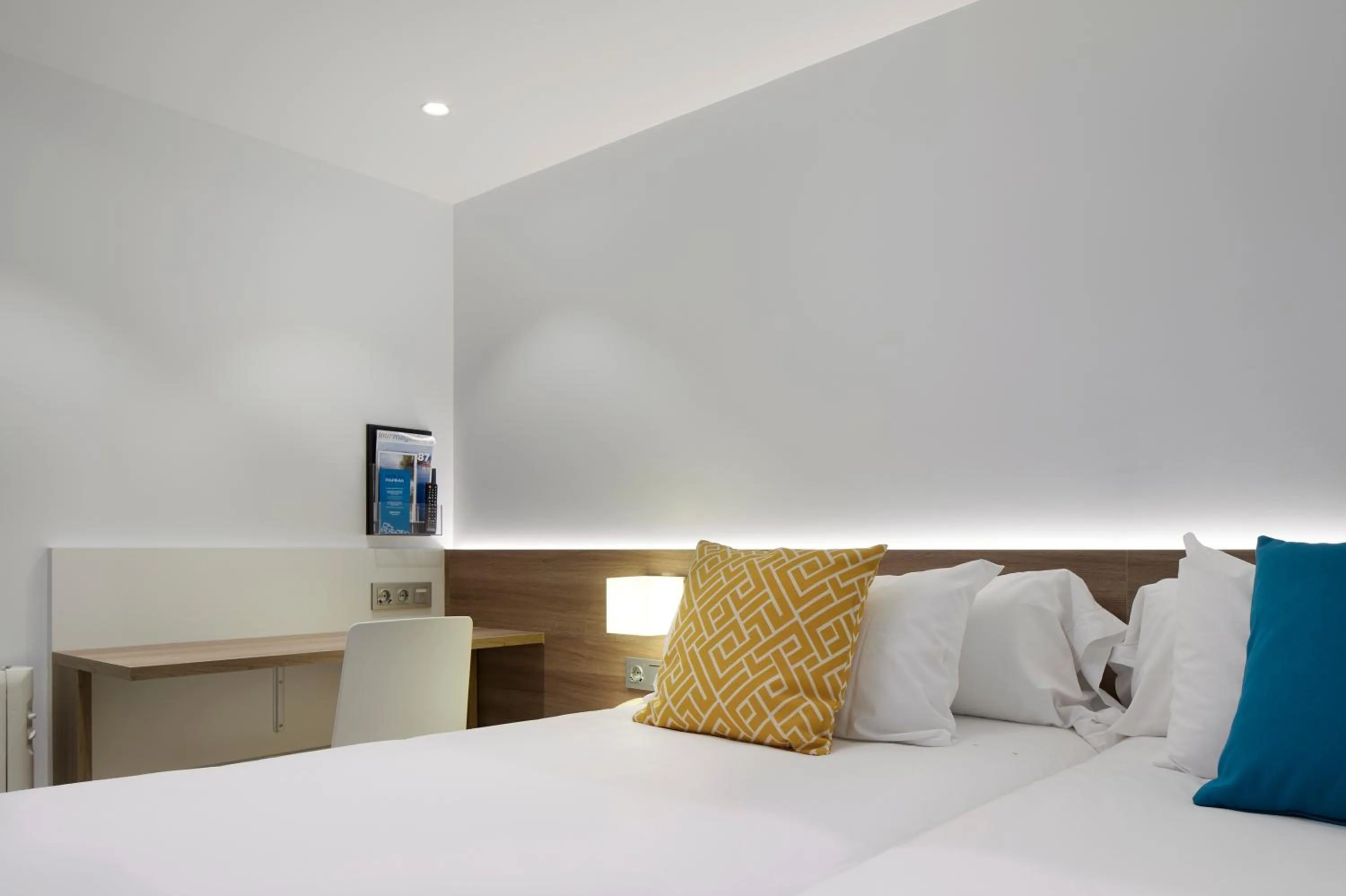 hair dresser, Bed in Hotel Parma