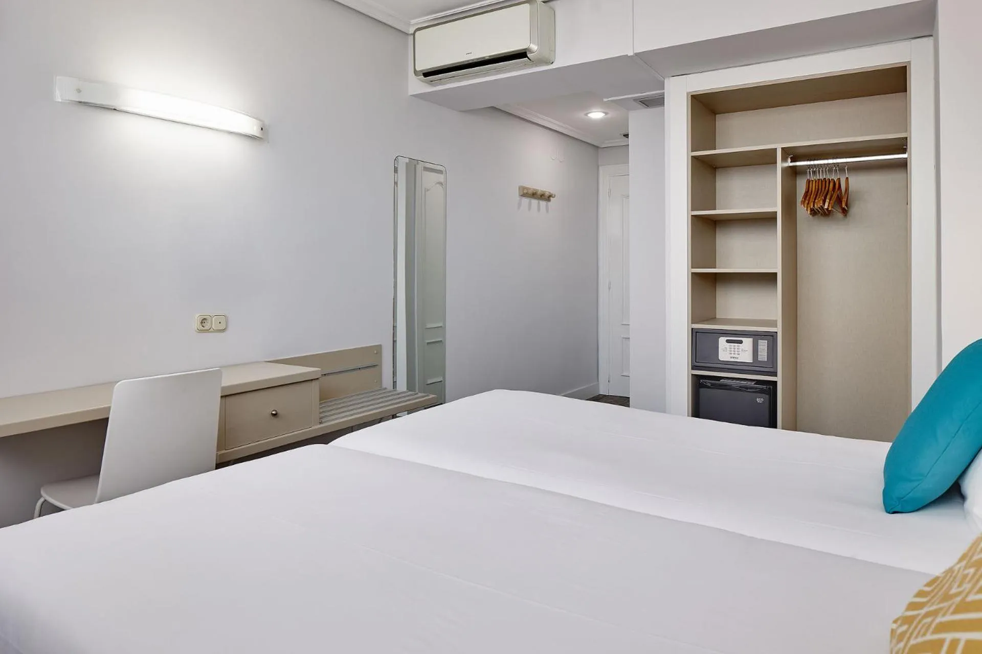 Photo of the whole room, Bed in Hotel Parma