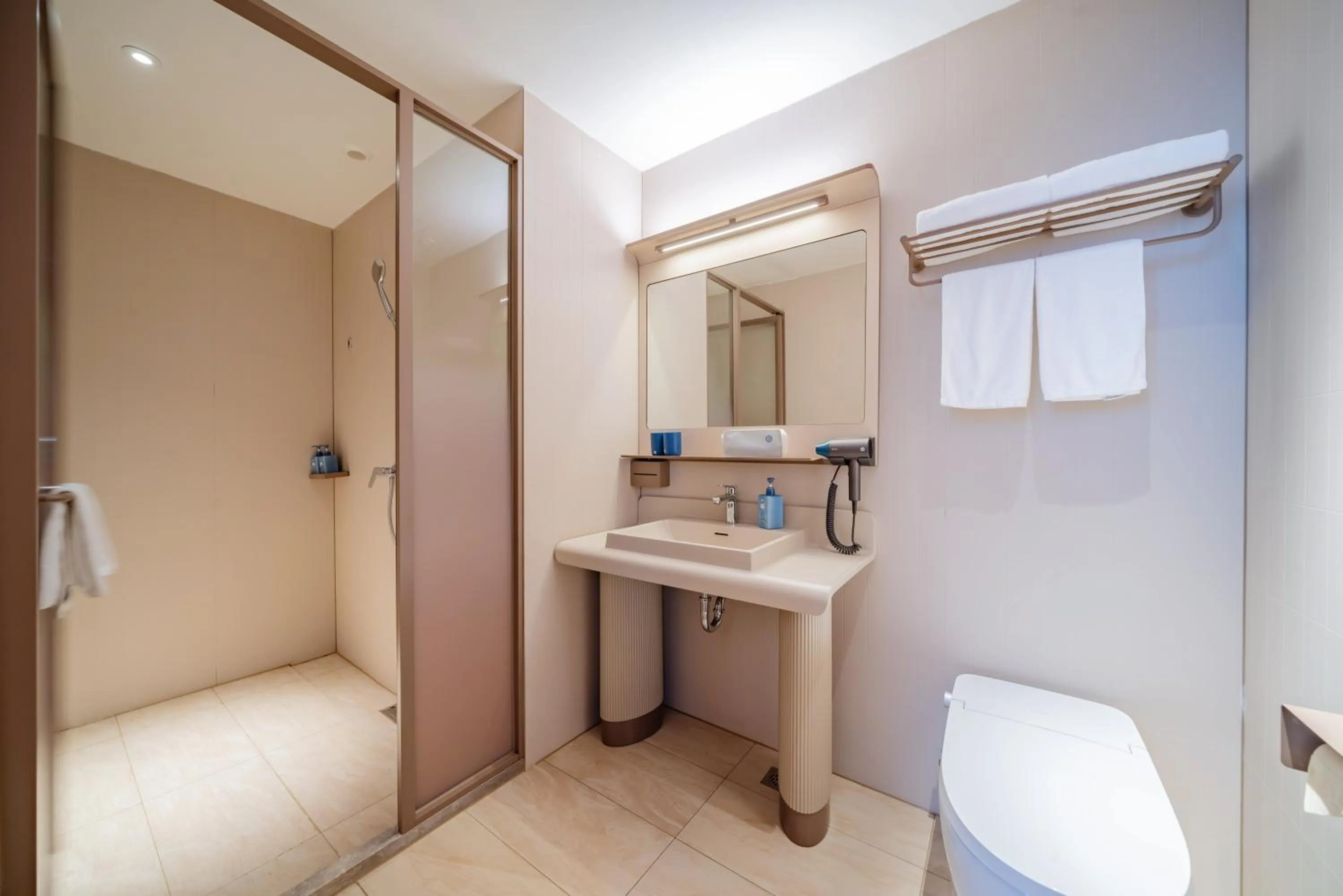 Toilet in Hanting Hotel Guangzhou Nangang Subway Station