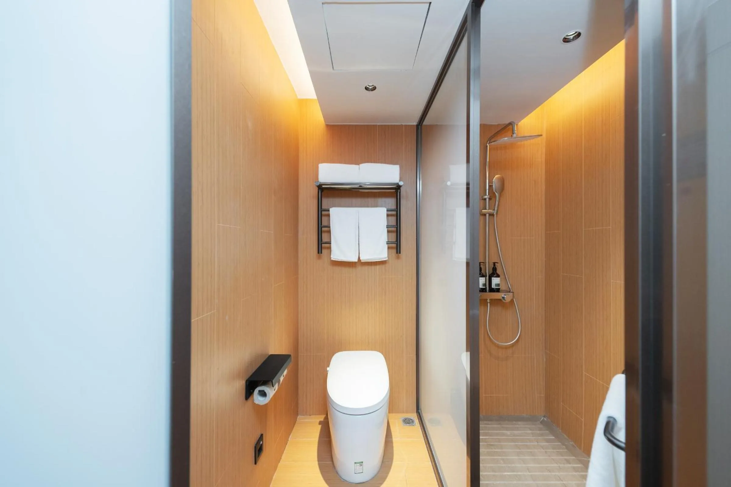 Shower in JI Hotel Guangzhou Tianhe Park Subway Station