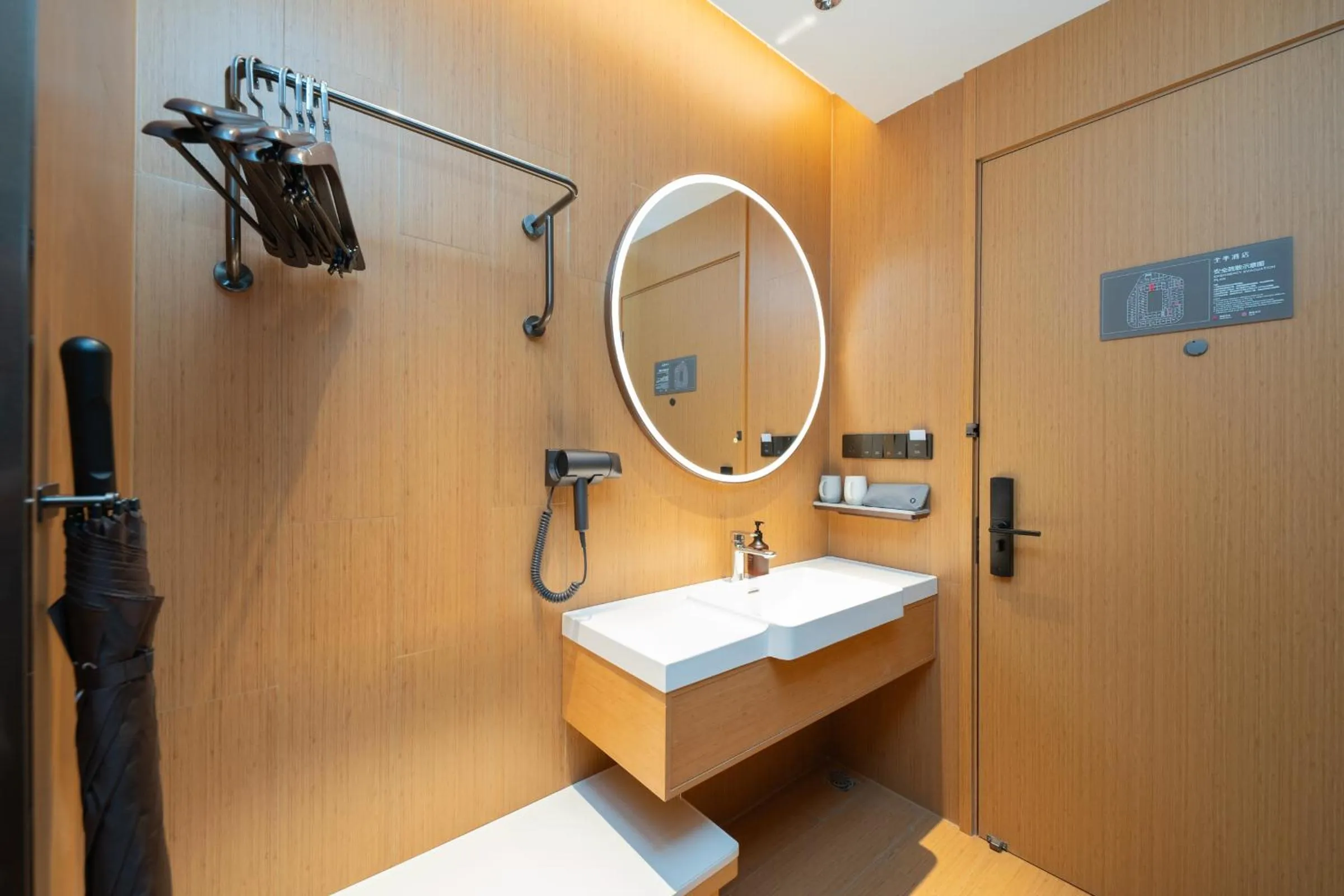 Shower in JI Hotel Guangzhou Panyu Chimelong Wanbo Center