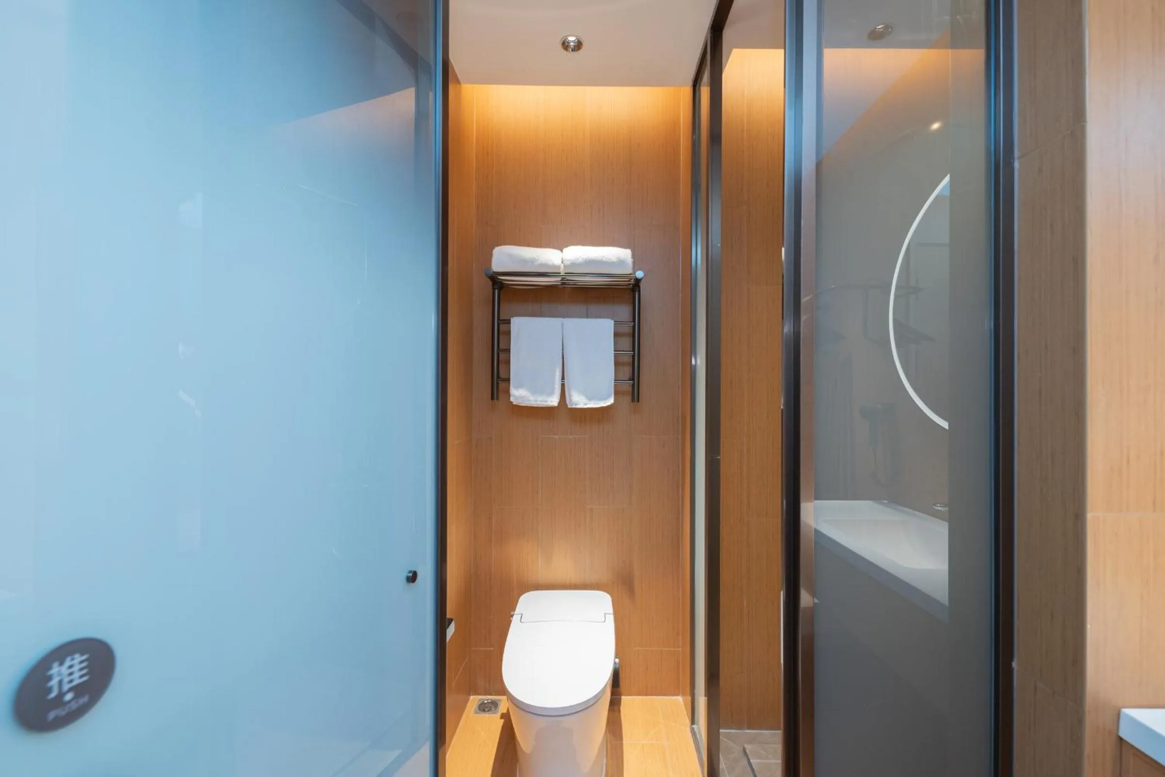 Shower in JI Hotel Guangzhou Panyu Chimelong Wanbo Center