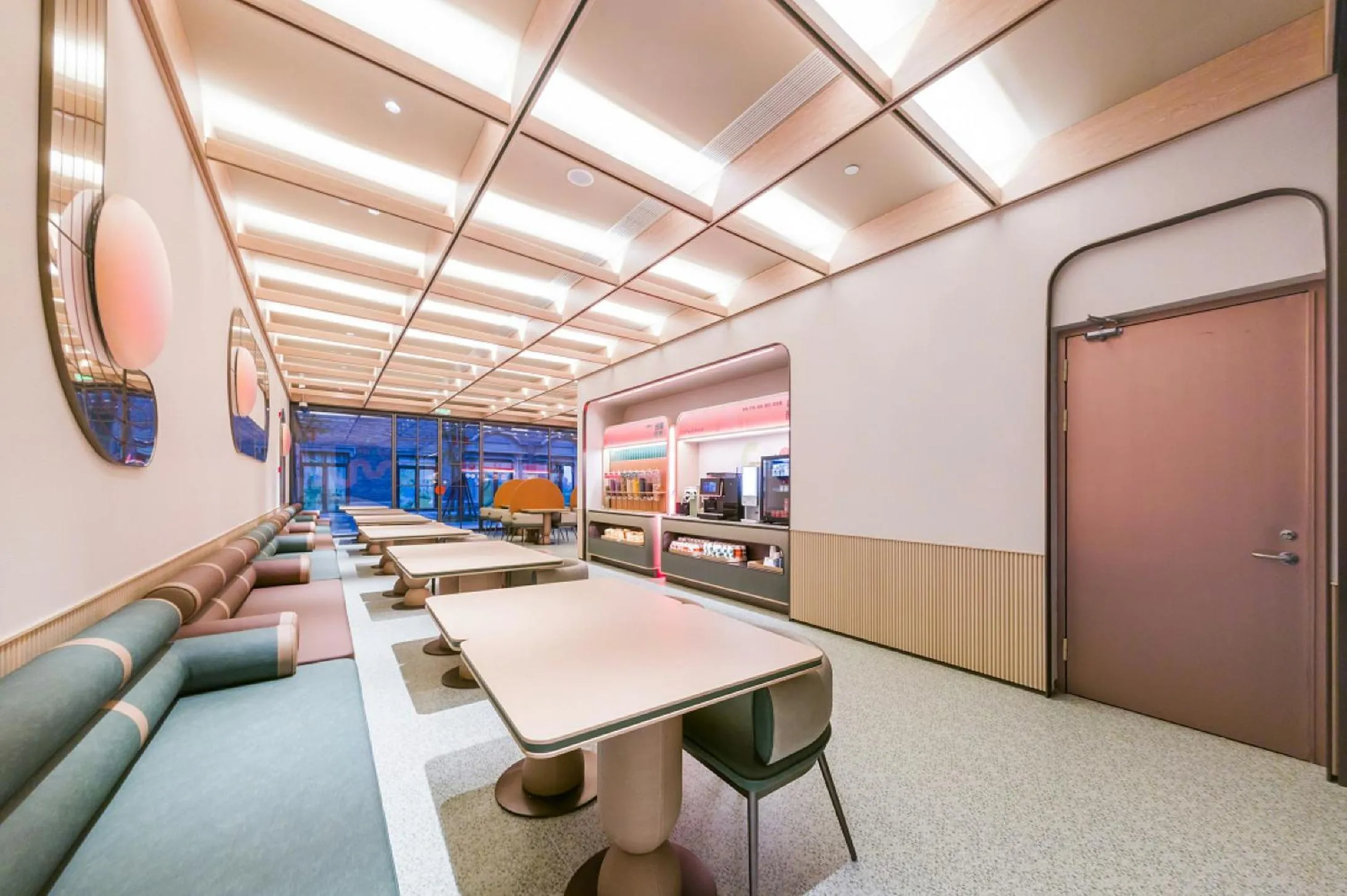 Restaurant/places to eat in Orange Hotel Shanghai International Tourism Resort Chongxi Road