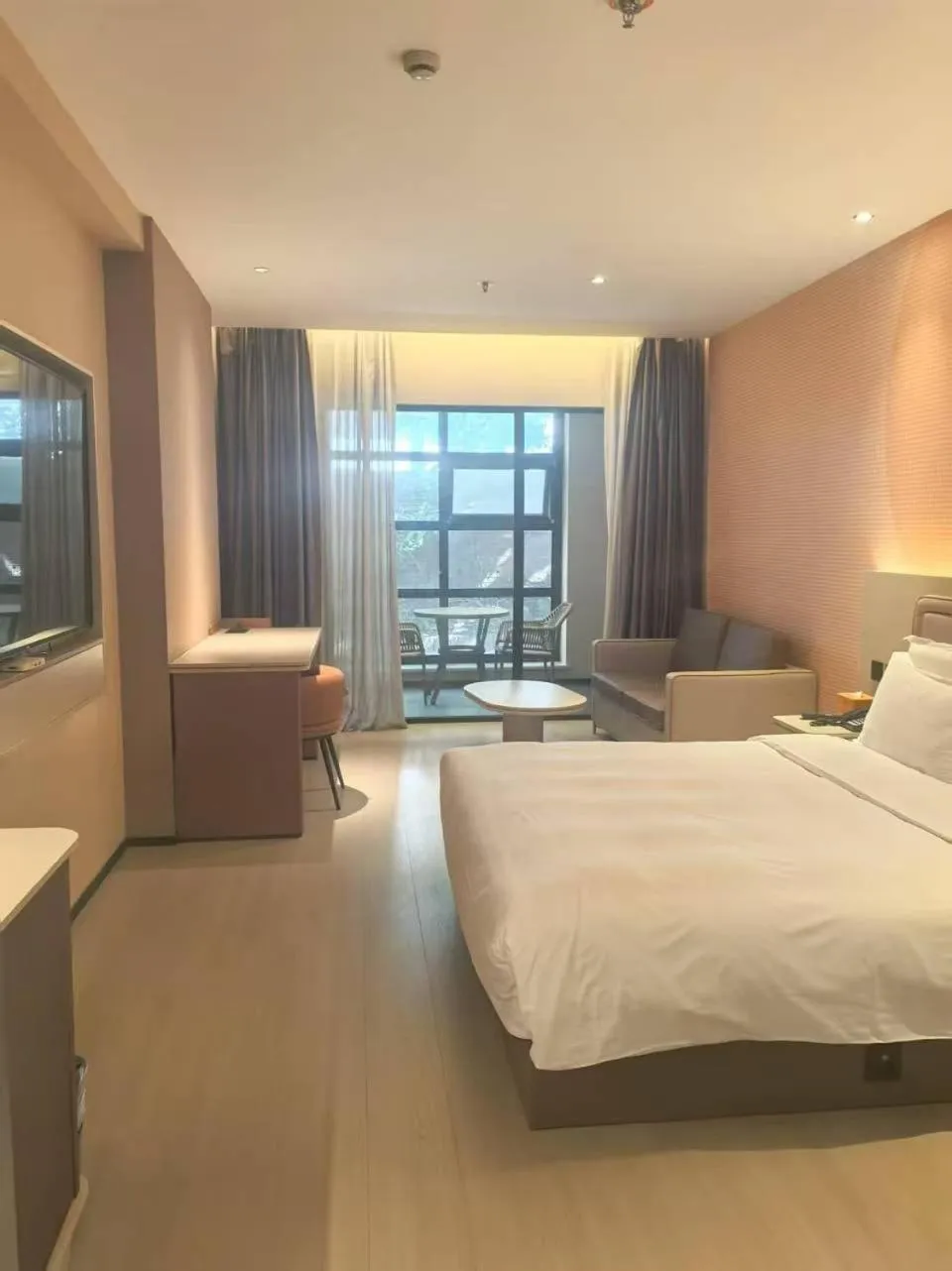 Photo of the whole room, Bed in Orange Hotel Shanghai Xujiahui Damuqiao Road