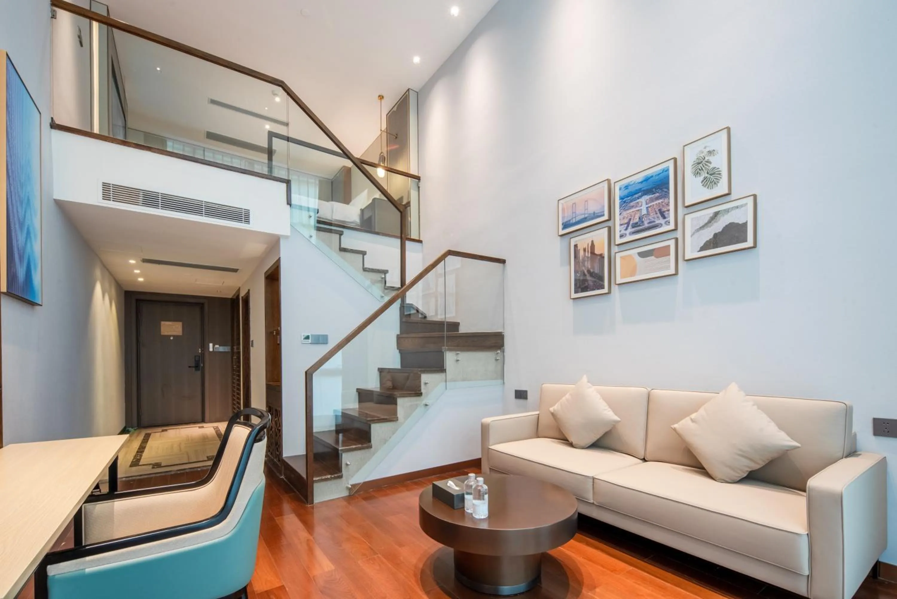 Photo of the whole room in Royalton Hotel Shenzhen Baoan Airport