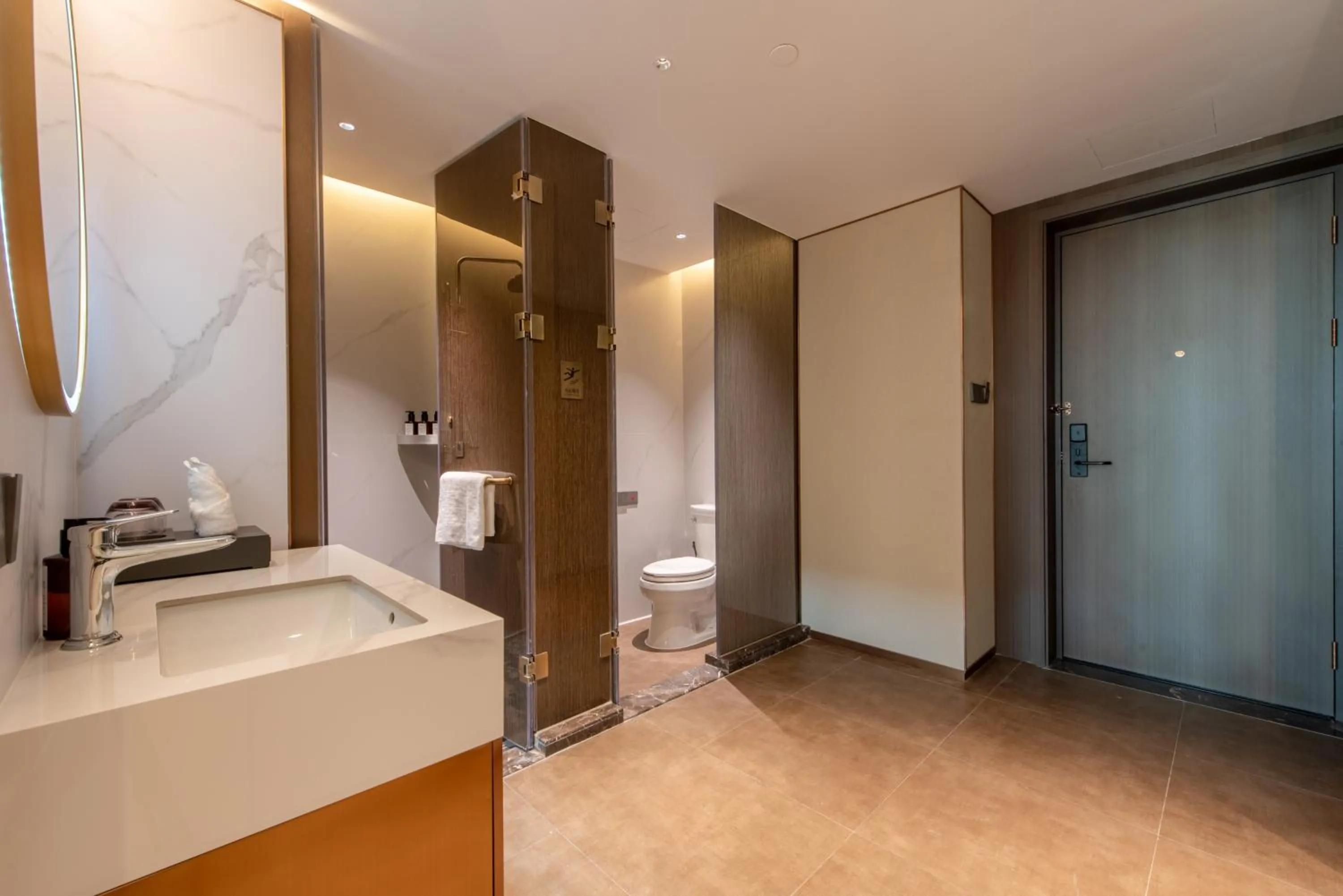Shower in Royalton Hotel Shenzhen Baoan Airport