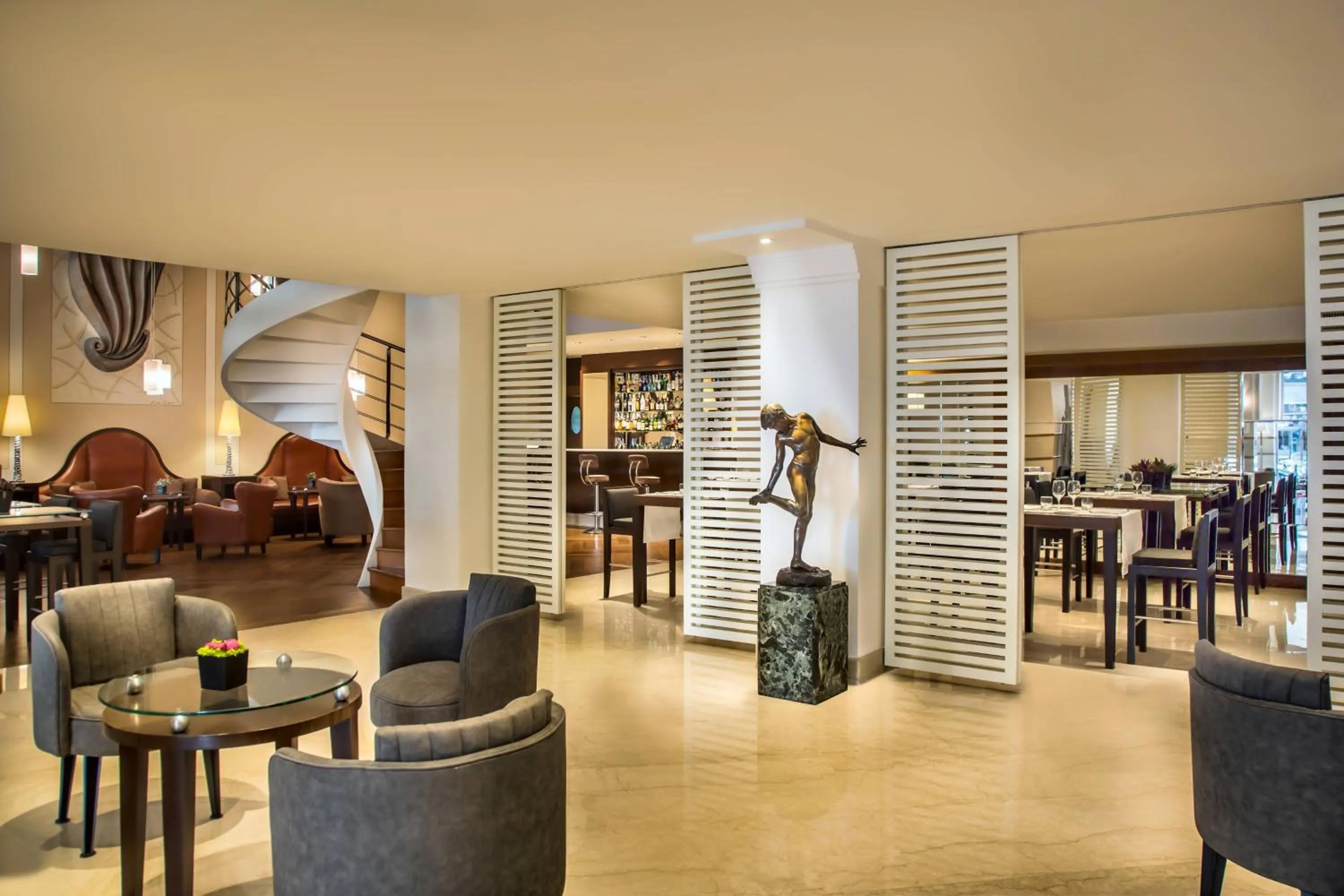 Lounge or bar in Renaissance Naples Hotel Mediterraneo