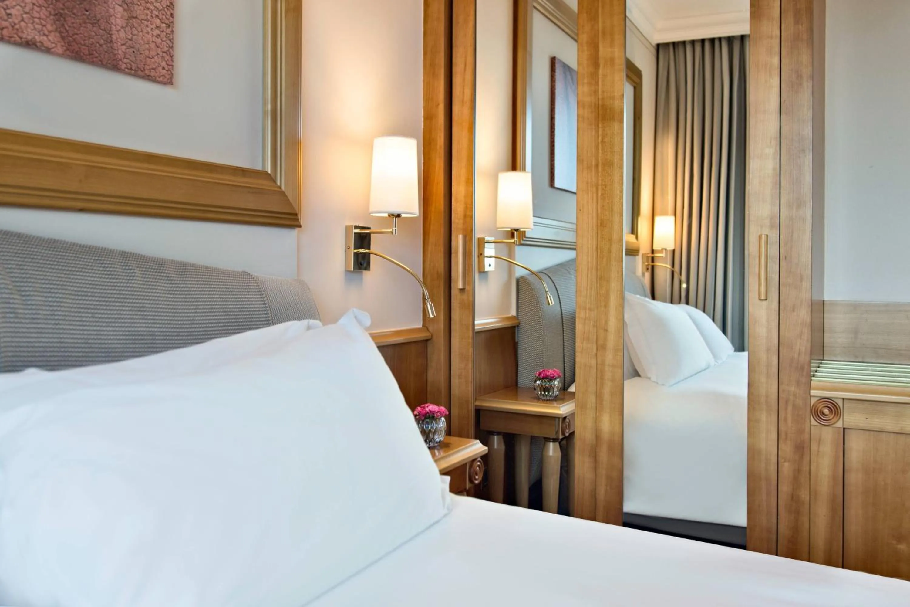 Photo of the whole room, Bed in Renaissance Naples Hotel Mediterraneo