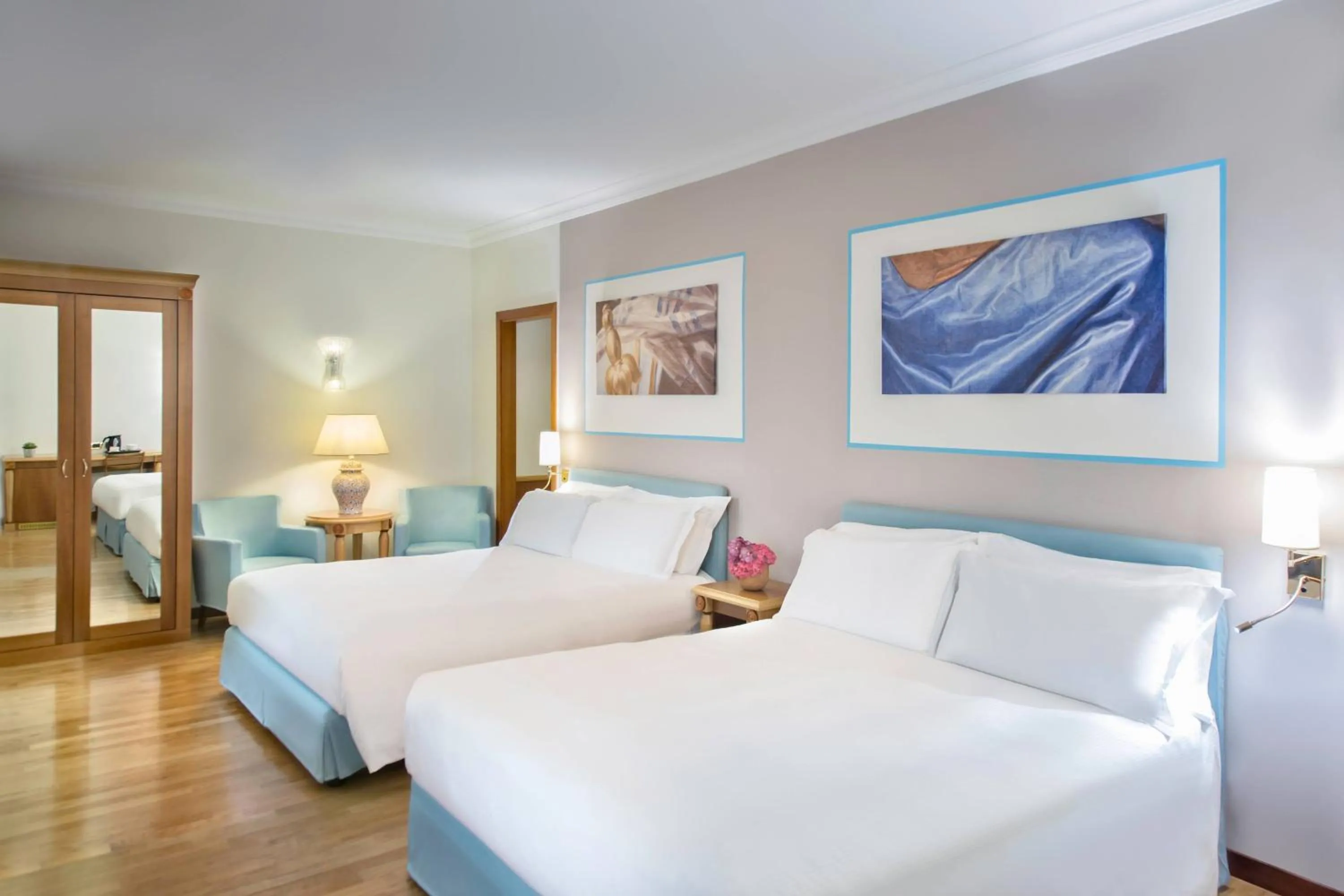 Photo of the whole room, Bed in Renaissance Naples Hotel Mediterraneo