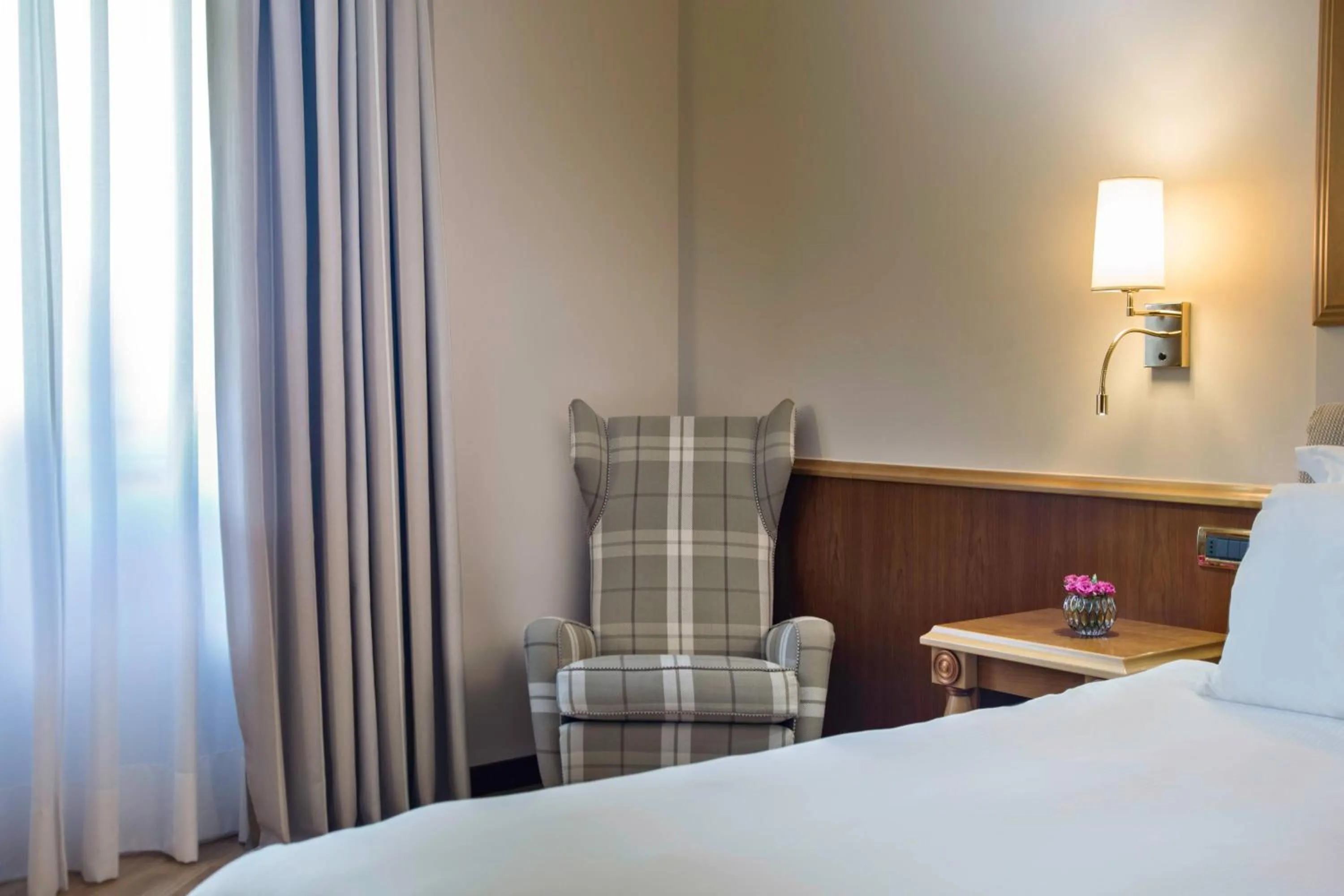 Photo of the whole room, Bed in Renaissance Naples Hotel Mediterraneo