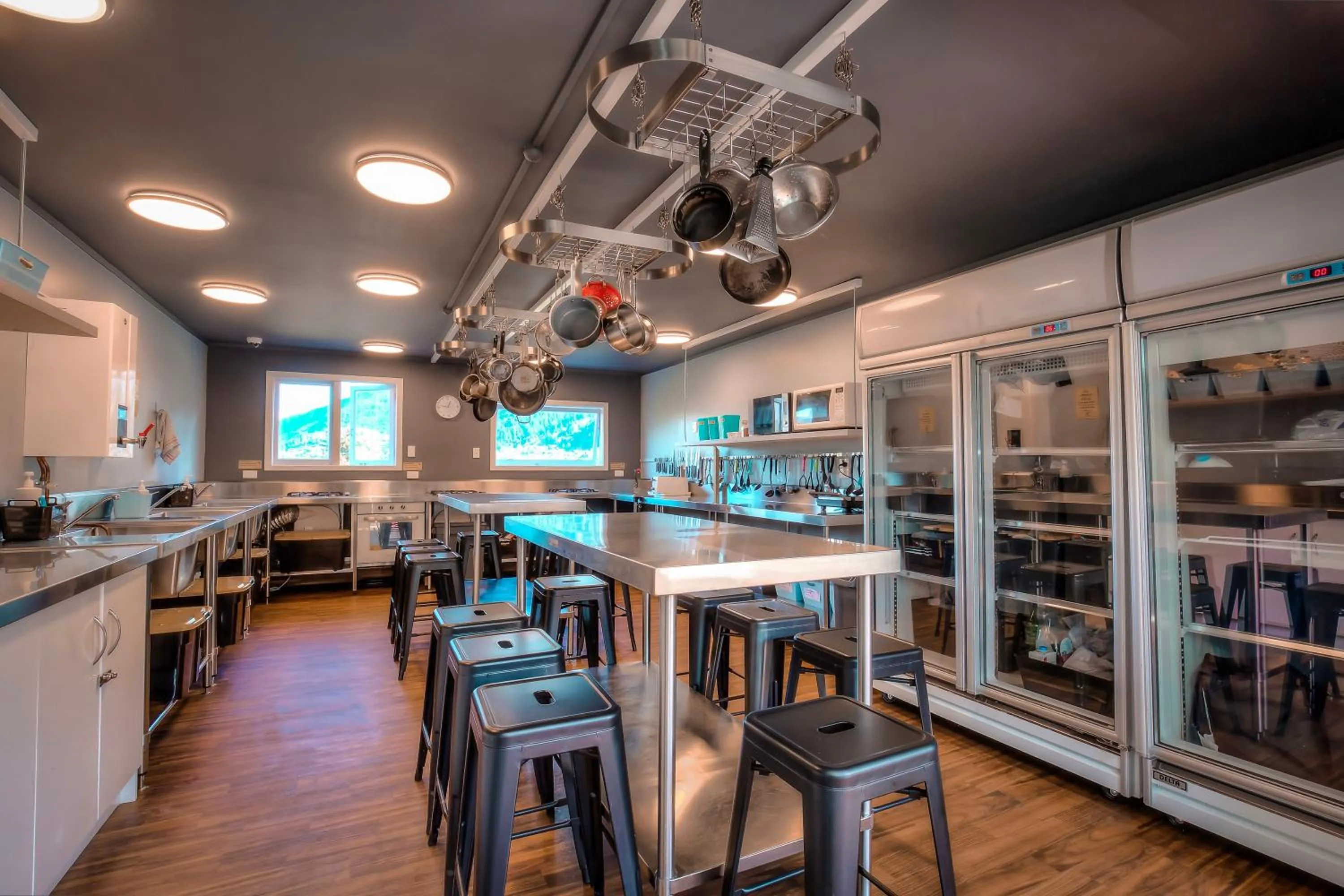 Kitchen or kitchenette in The Black Sheep Backpackers