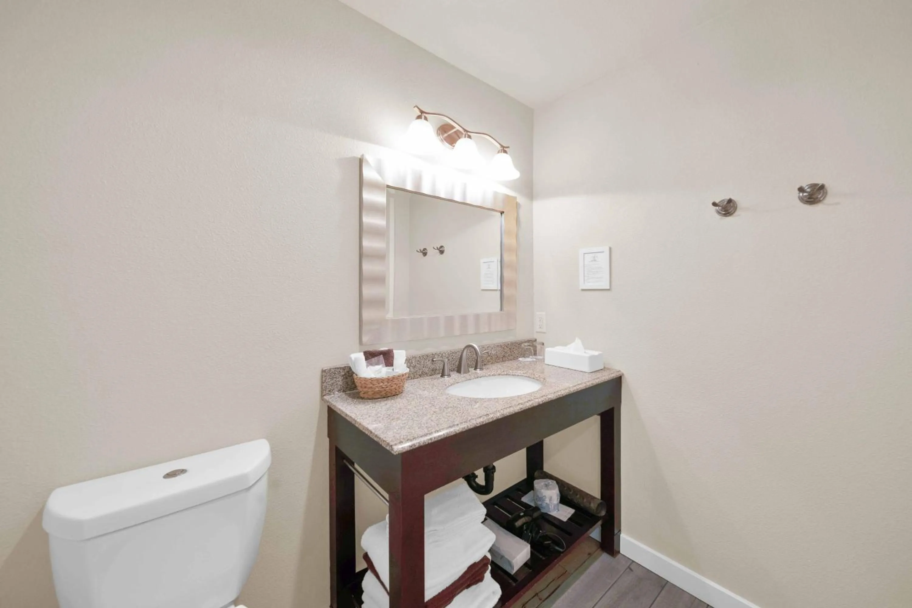 The Inn at Shasta Lake