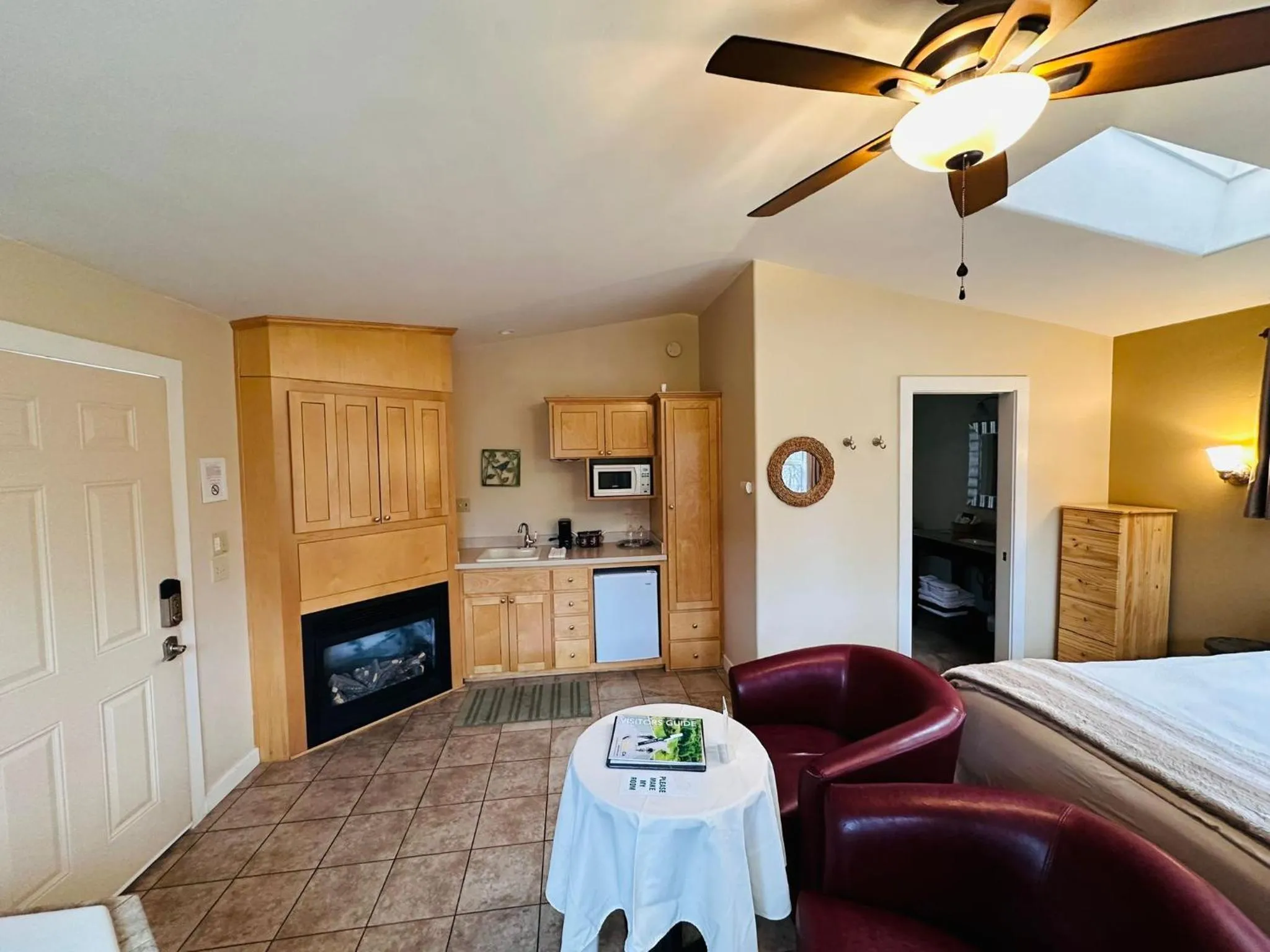 Bed in The Inn at Shasta Lake