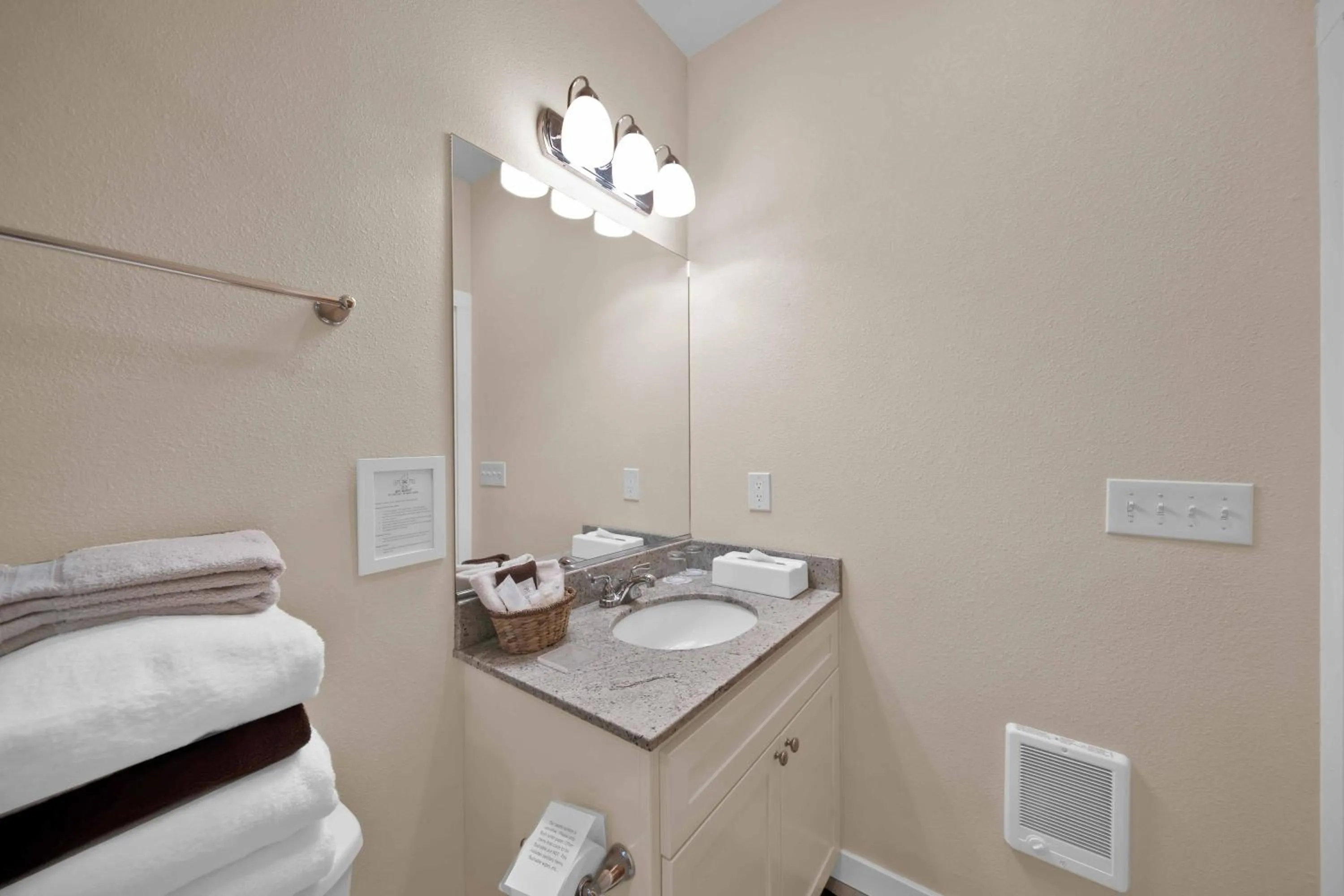 The Inn at Shasta Lake