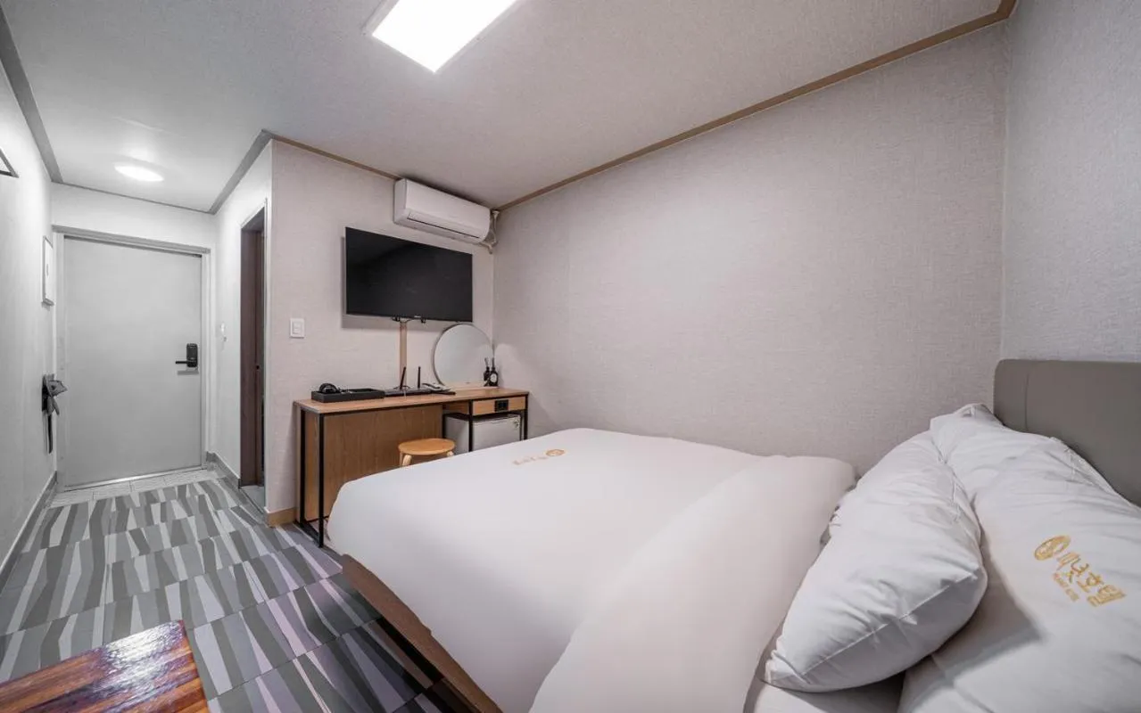 Bed in Peanut Hotel Myeongdong