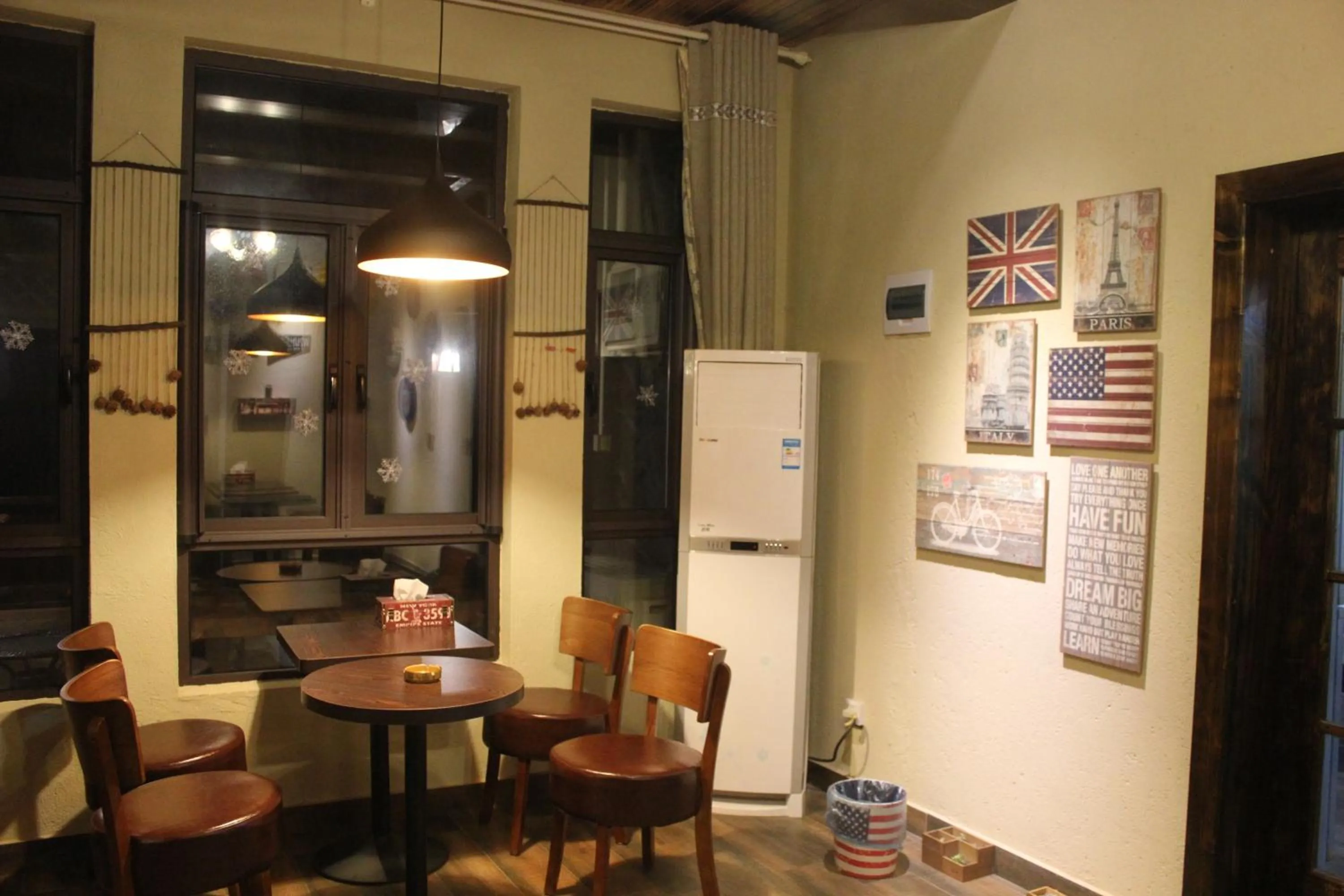 Decorative detail in Moganshan Pinhouwu Hotel