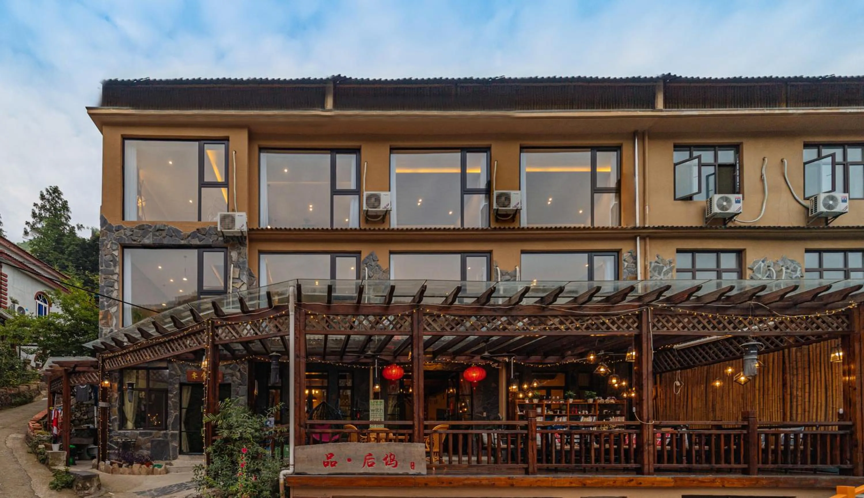 Property building in Moganshan Pinhouwu Hotel