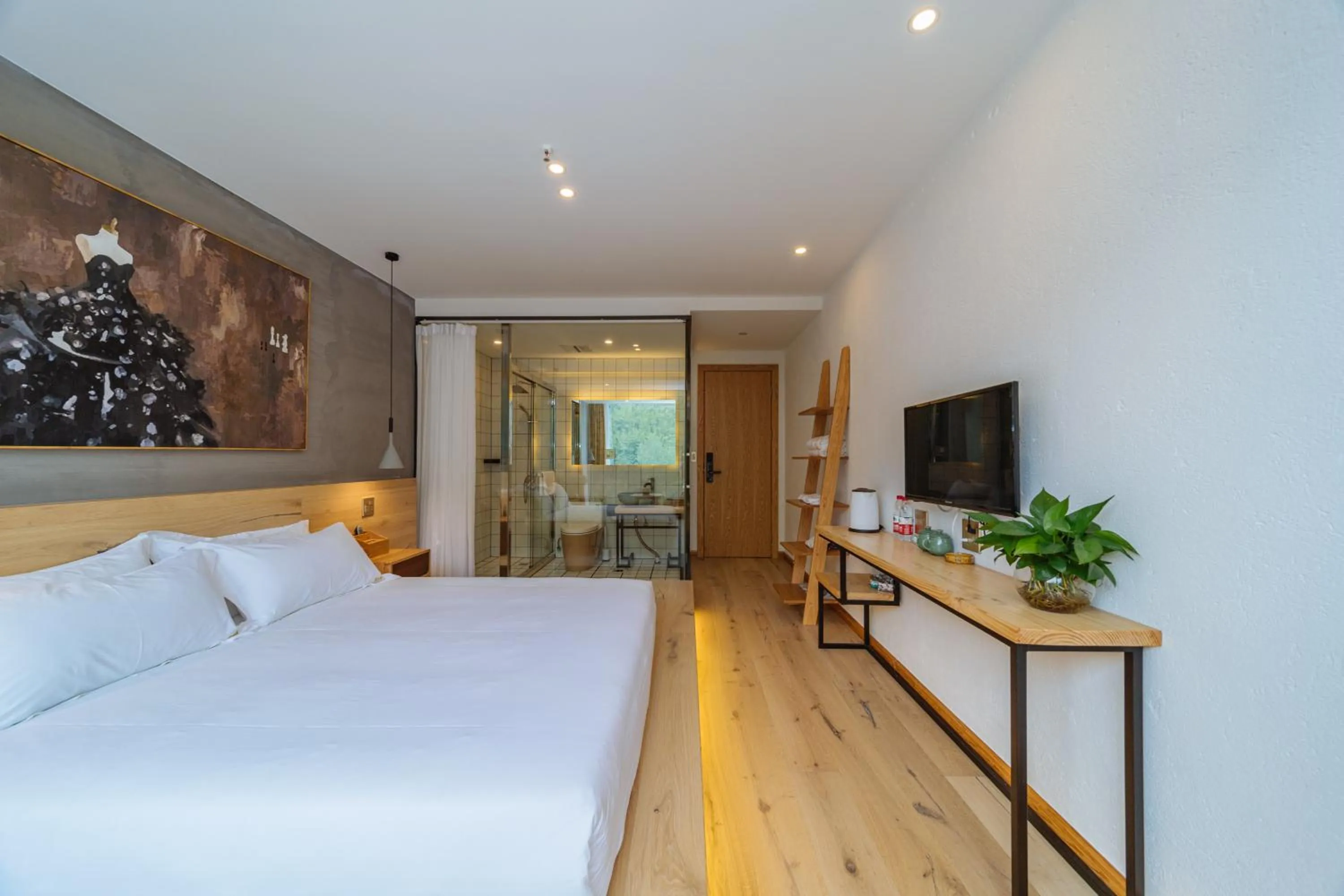 Photo of the whole room, Bed in Moganshan Pinhouwu Hotel