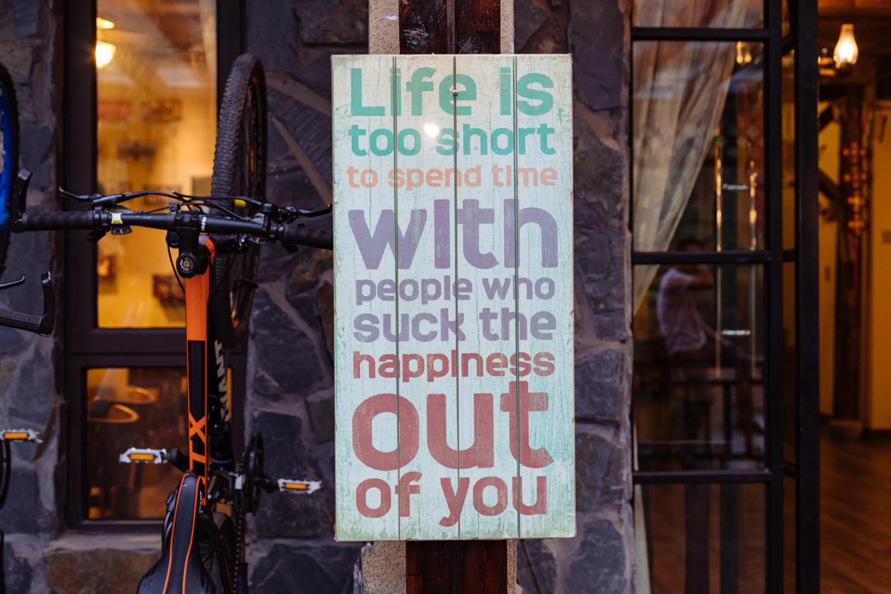 Decorative detail in Moganshan Pinhouwu Hotel