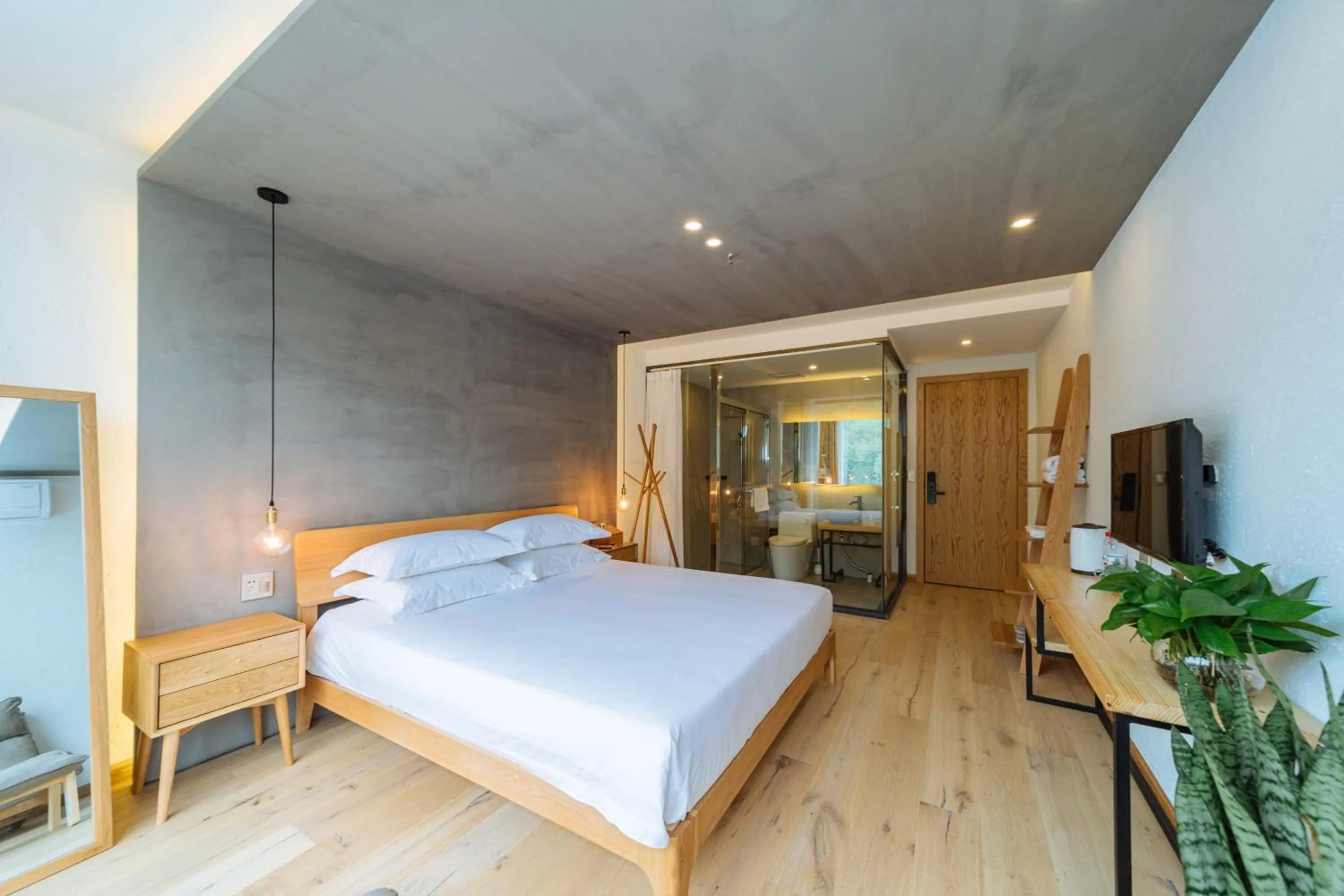 Photo of the whole room, Bed in Moganshan Pinhouwu Hotel