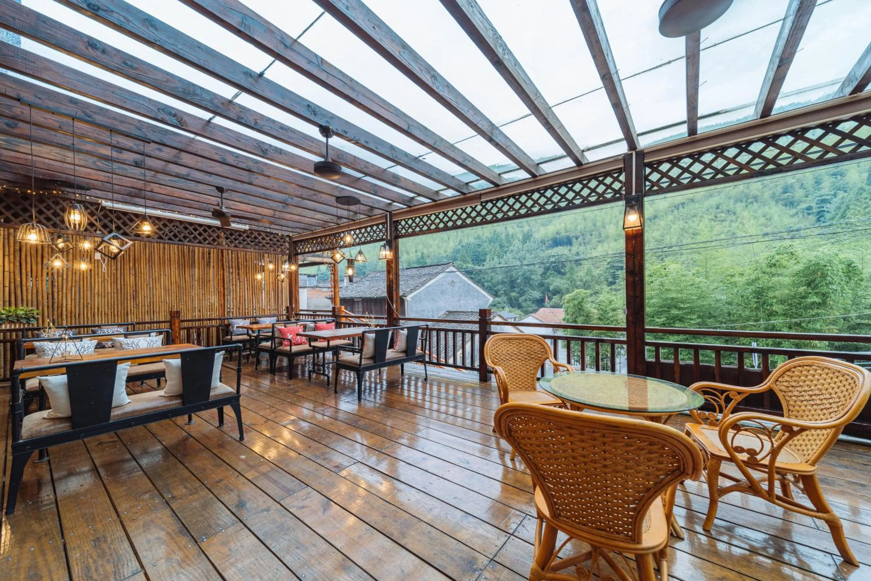 Lounge or bar in Moganshan Pinhouwu Hotel