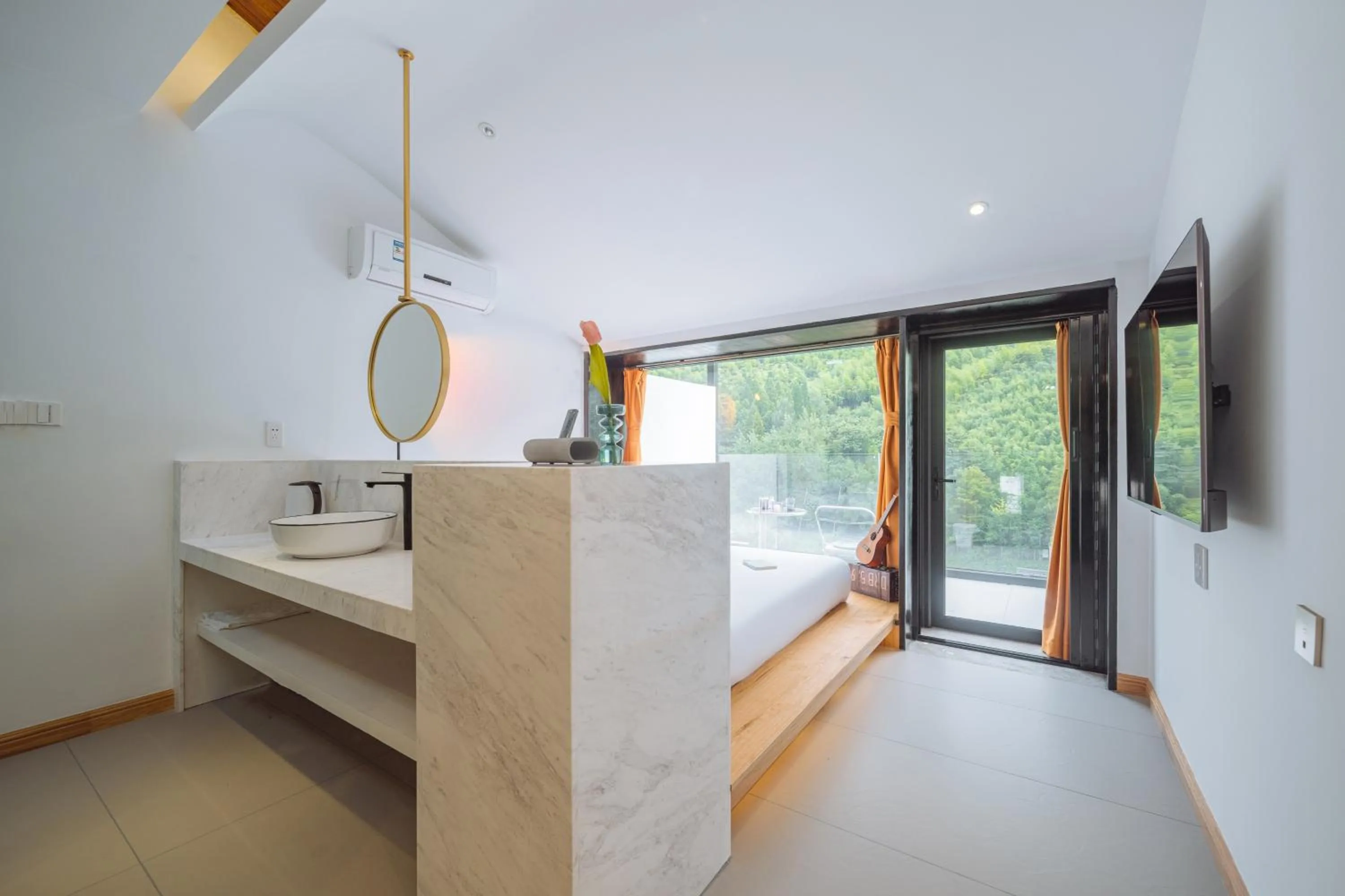 Photo of the whole room in Moganshan Pinhouwu Hotel