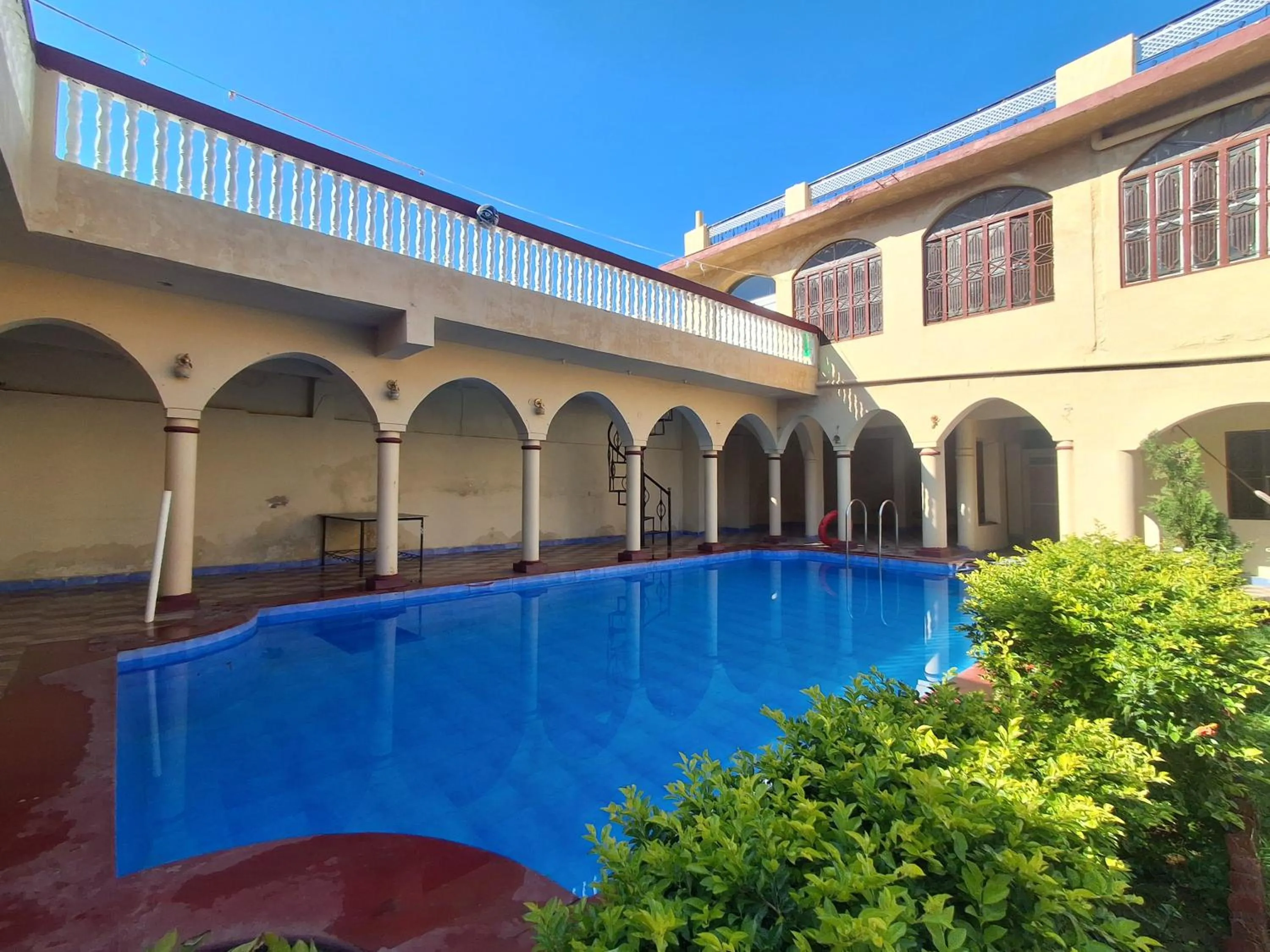 Swimming pool in Hotel Om Pushkar