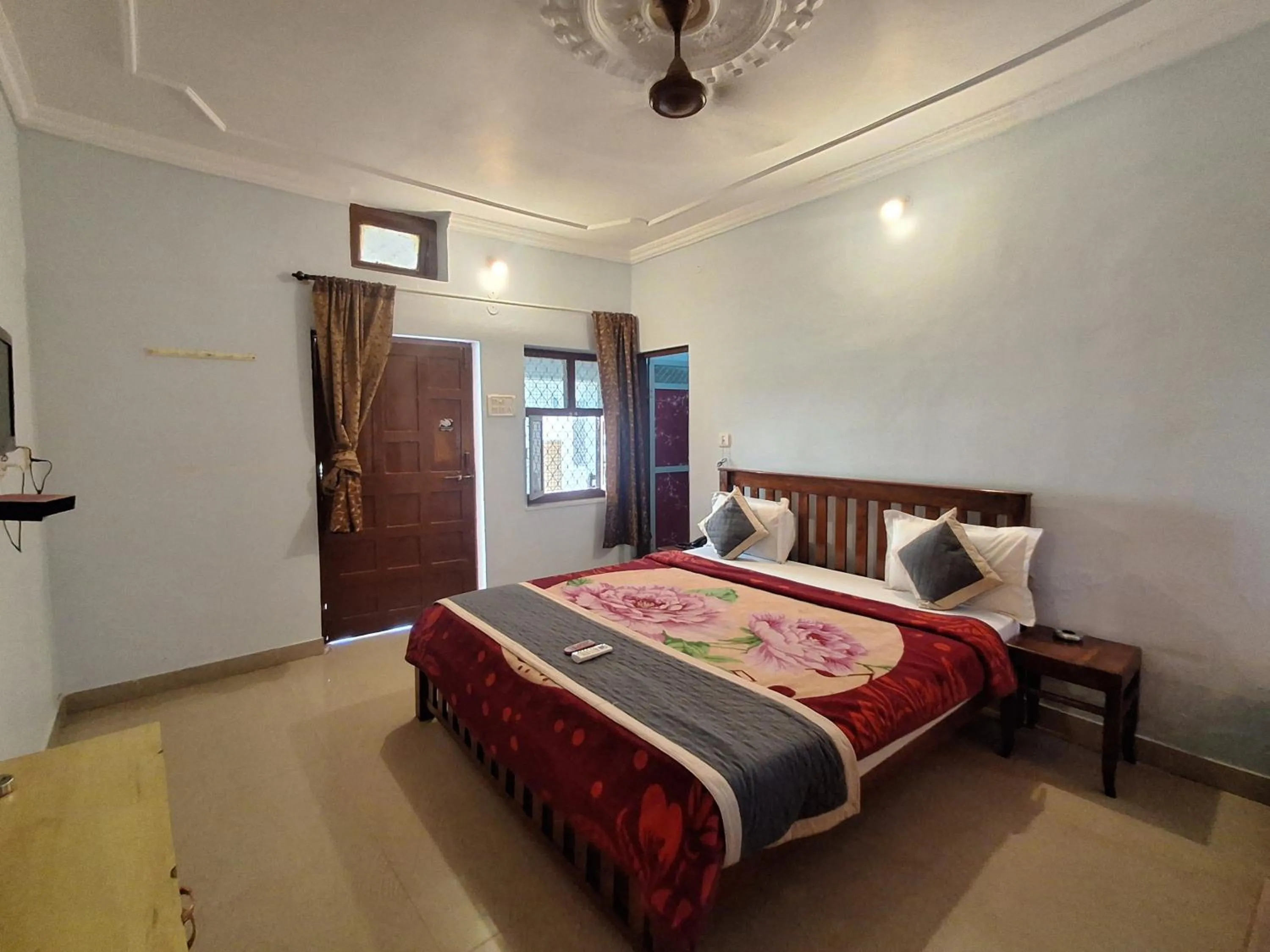 Bed in Hotel Om Pushkar