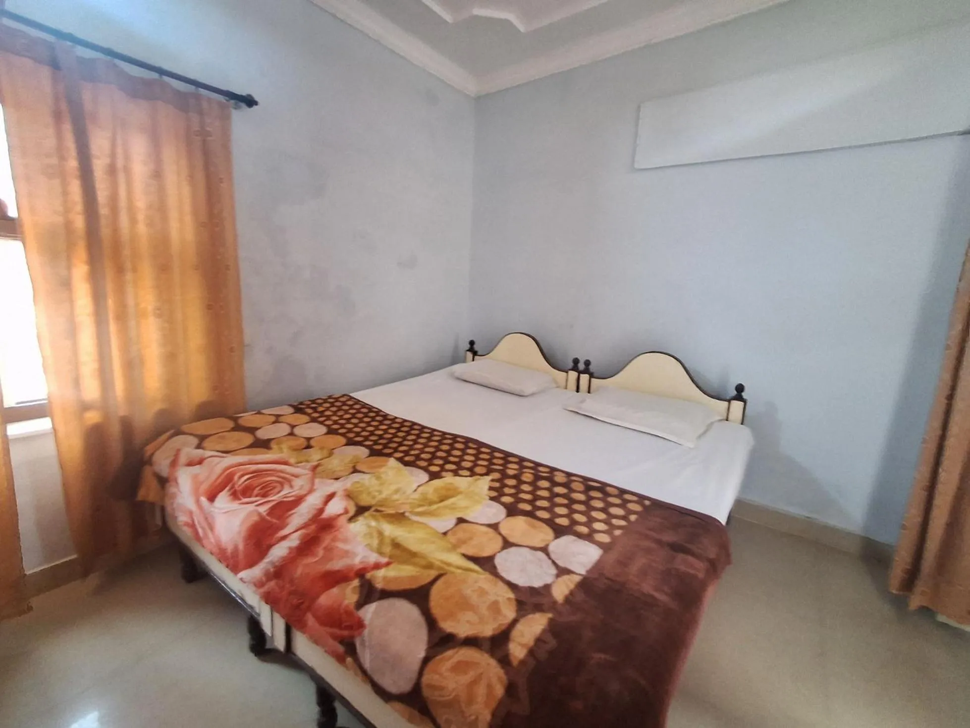 Bed in Hotel Om Pushkar