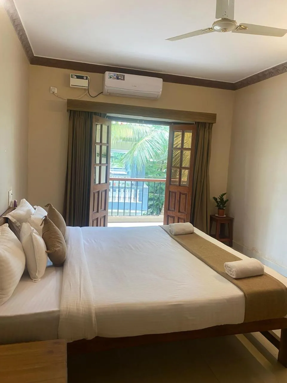 Bedroom, Bed in Ashvem Beach inn