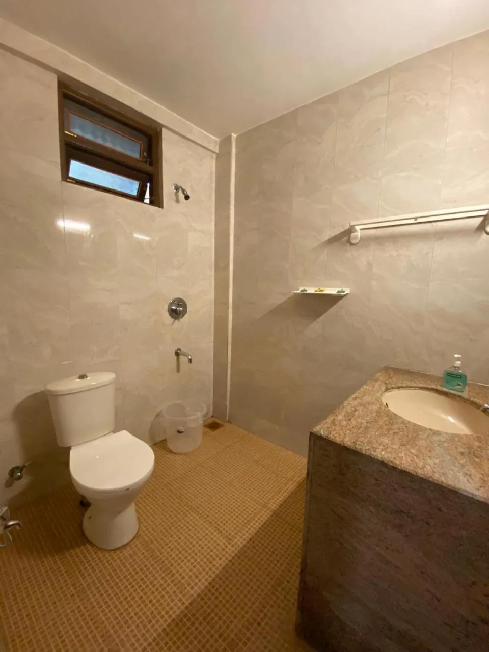 Bathroom in Ashvem Beach inn